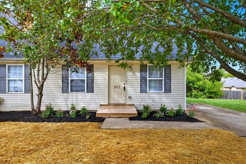 Photo of 203 Maple Leaf Lane, Nicholasville, KY 40356 (MLS # 25503256)