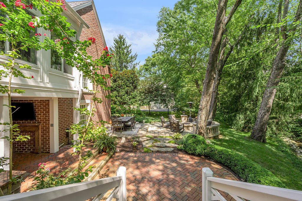 Lexington, Kentucky 40502, United States, 5 Bedrooms Bedrooms, ,5 BathroomsBathrooms,Residential,Active,227366