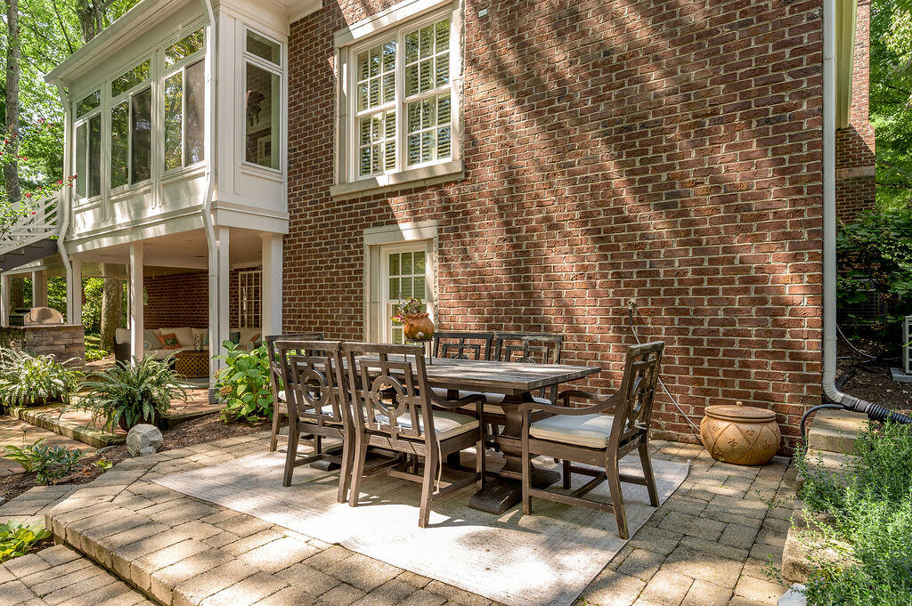 Lexington, Kentucky 40502, United States, 5 Bedrooms Bedrooms, ,5 BathroomsBathrooms,Residential,Active,227366