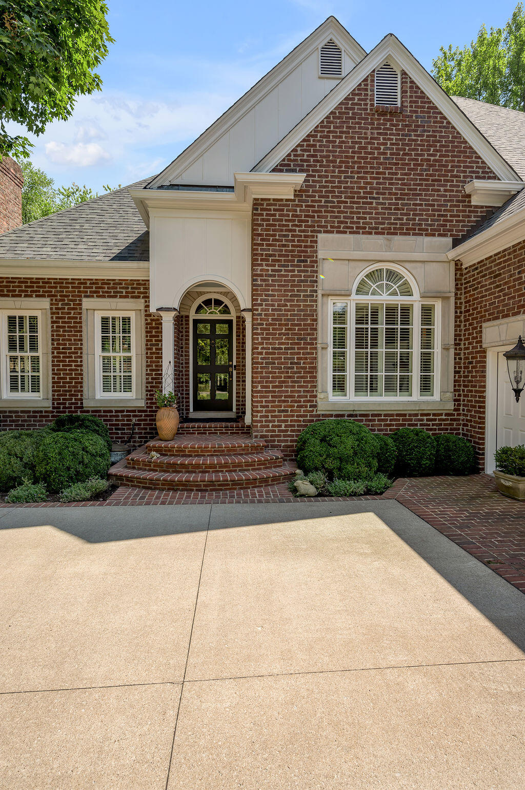 Lexington, Kentucky 40502, United States, 5 Bedrooms Bedrooms, ,5 BathroomsBathrooms,Residential,Active,227366