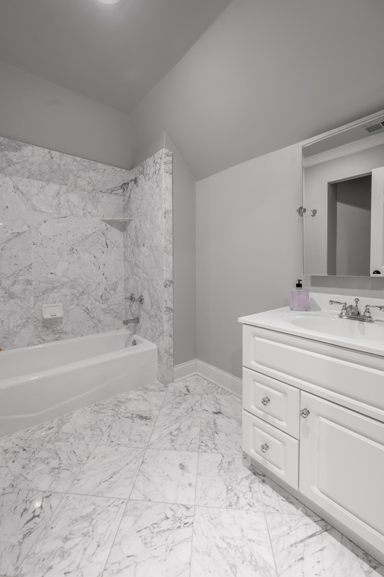 Lexington, Kentucky 40502, United States, 5 Bedrooms Bedrooms, ,5 BathroomsBathrooms,Residential,Active,227366