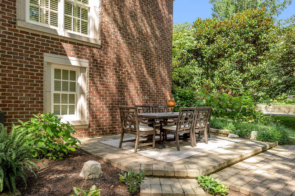 Lexington, Kentucky 40502, United States, 5 Bedrooms Bedrooms, ,5 BathroomsBathrooms,Residential,Active,227366