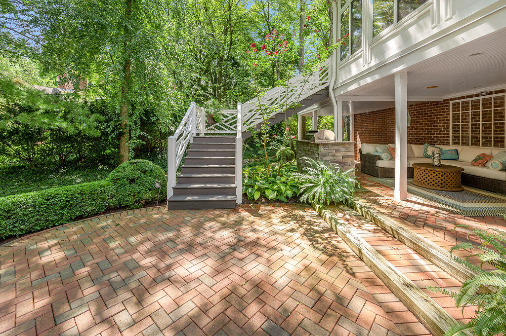 Lexington, Kentucky 40502, United States, 5 Bedrooms Bedrooms, ,5 BathroomsBathrooms,Residential,Active,227366