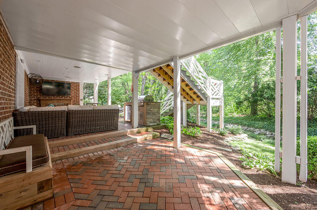 Lexington, Kentucky 40502, United States, 5 Bedrooms Bedrooms, ,5 BathroomsBathrooms,Residential,Active,227366