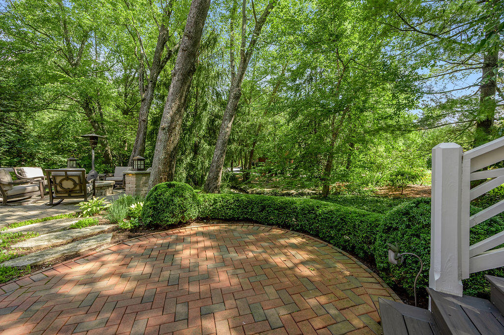 Lexington, Kentucky 40502, United States, 5 Bedrooms Bedrooms, ,5 BathroomsBathrooms,Residential,Active,227366