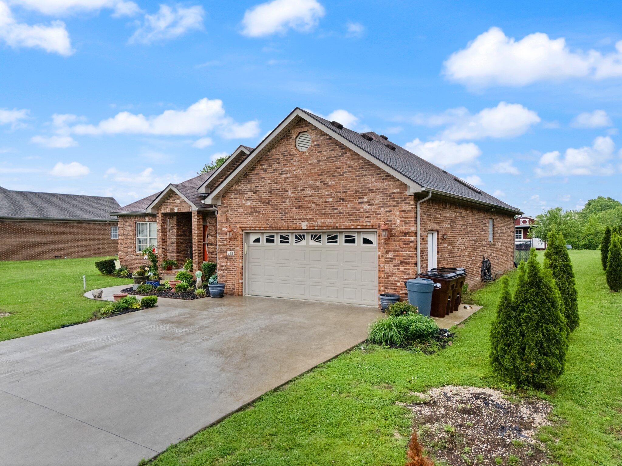 Richmond, Kentucky 40475, United States, 3 Bedrooms Bedrooms, ,2 BathroomsBathrooms,Residential,Active,129580