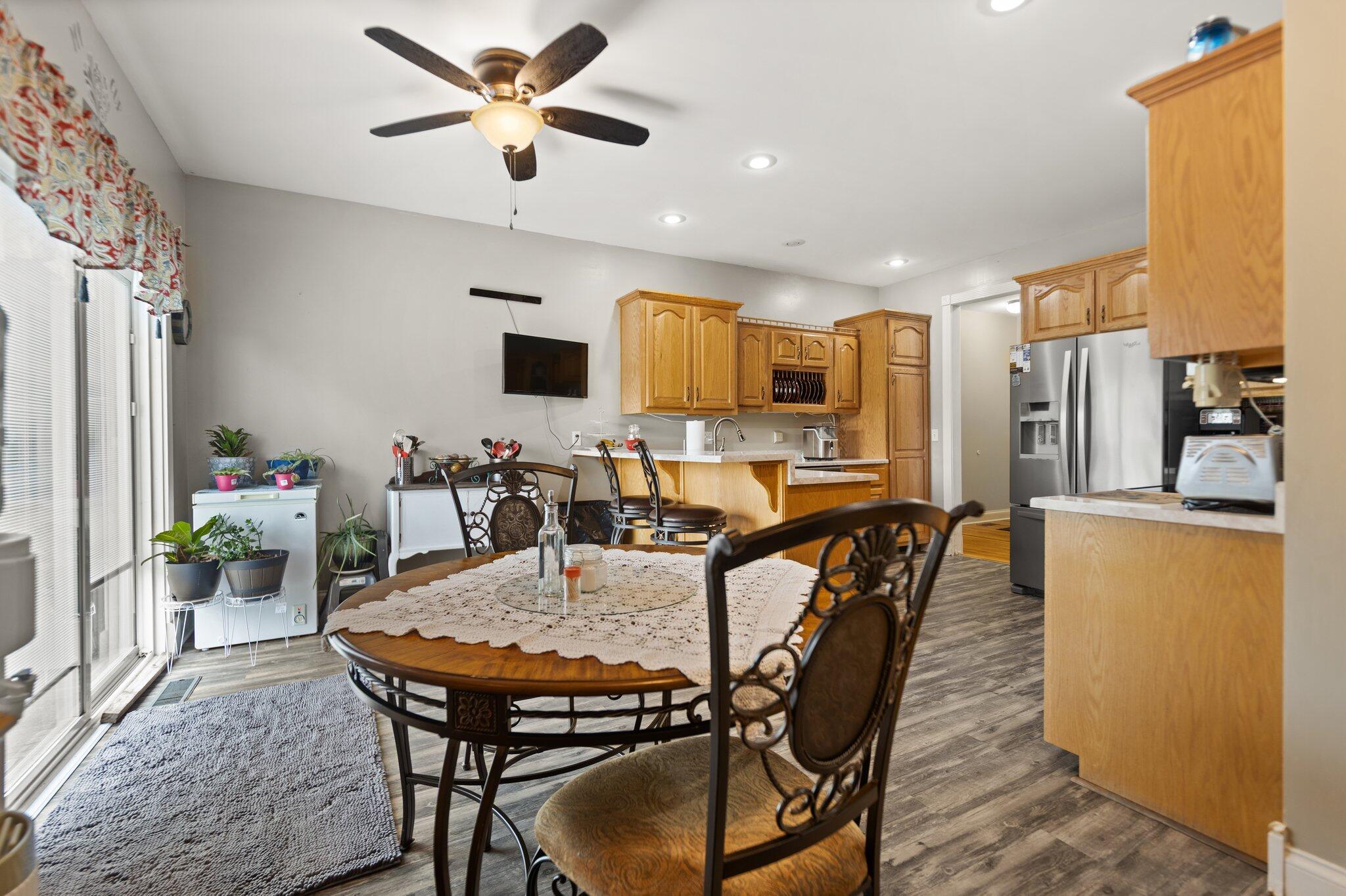 Richmond, Kentucky 40475, United States, 3 Bedrooms Bedrooms, ,2 BathroomsBathrooms,Residential,Active,129580