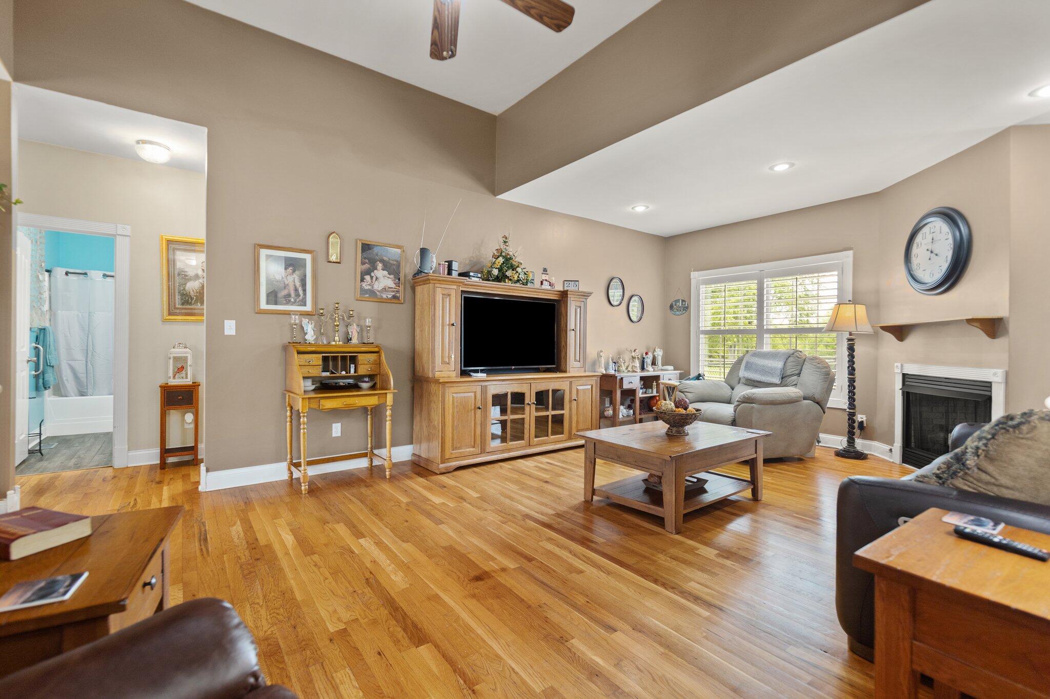 Richmond, Kentucky 40475, United States, 3 Bedrooms Bedrooms, ,2 BathroomsBathrooms,Residential,Active,129580