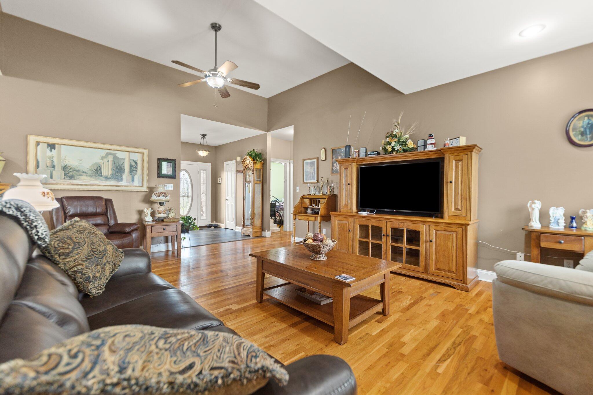 Richmond, Kentucky 40475, United States, 3 Bedrooms Bedrooms, ,2 BathroomsBathrooms,Residential,Active,129580