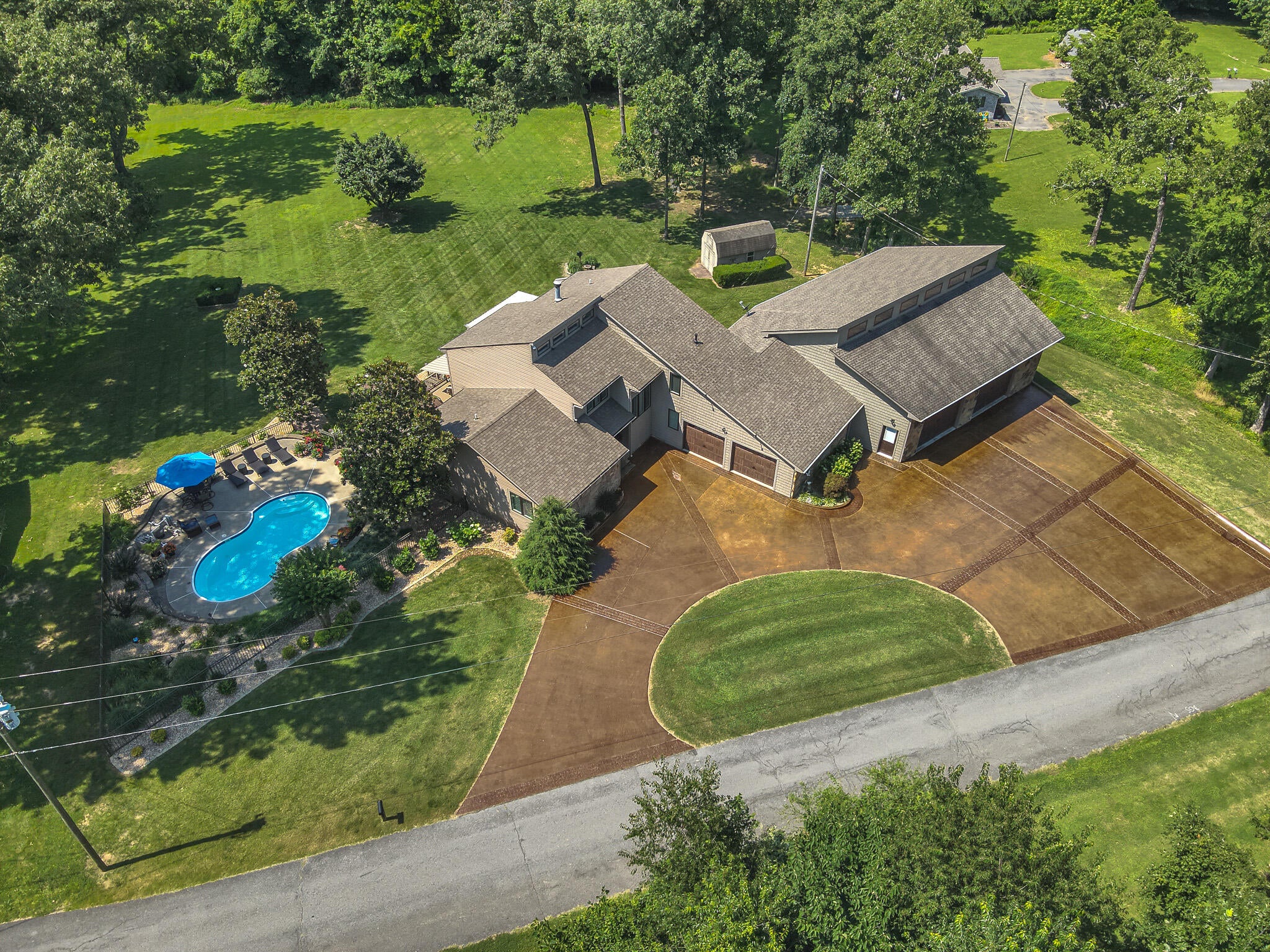 136 Lake Dr