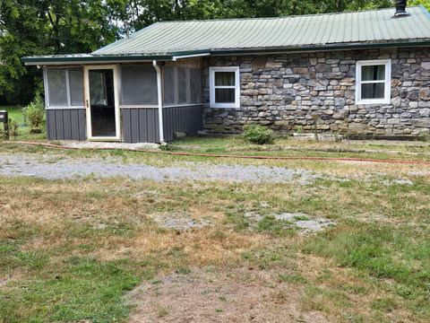 Photo of 208 4th Street, Winchester, KY 40391 (MLS # 25501100)