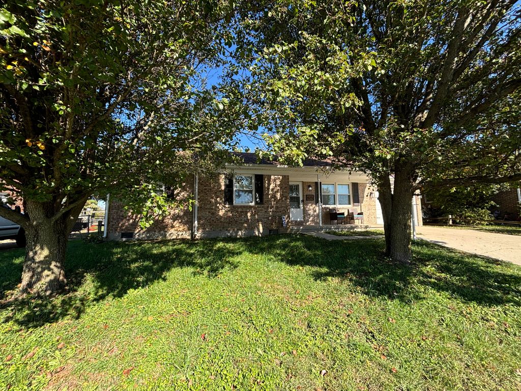 Photo of 625 Pocahontas Trail, Versailles, KY 40383 (MLS # 25505281)