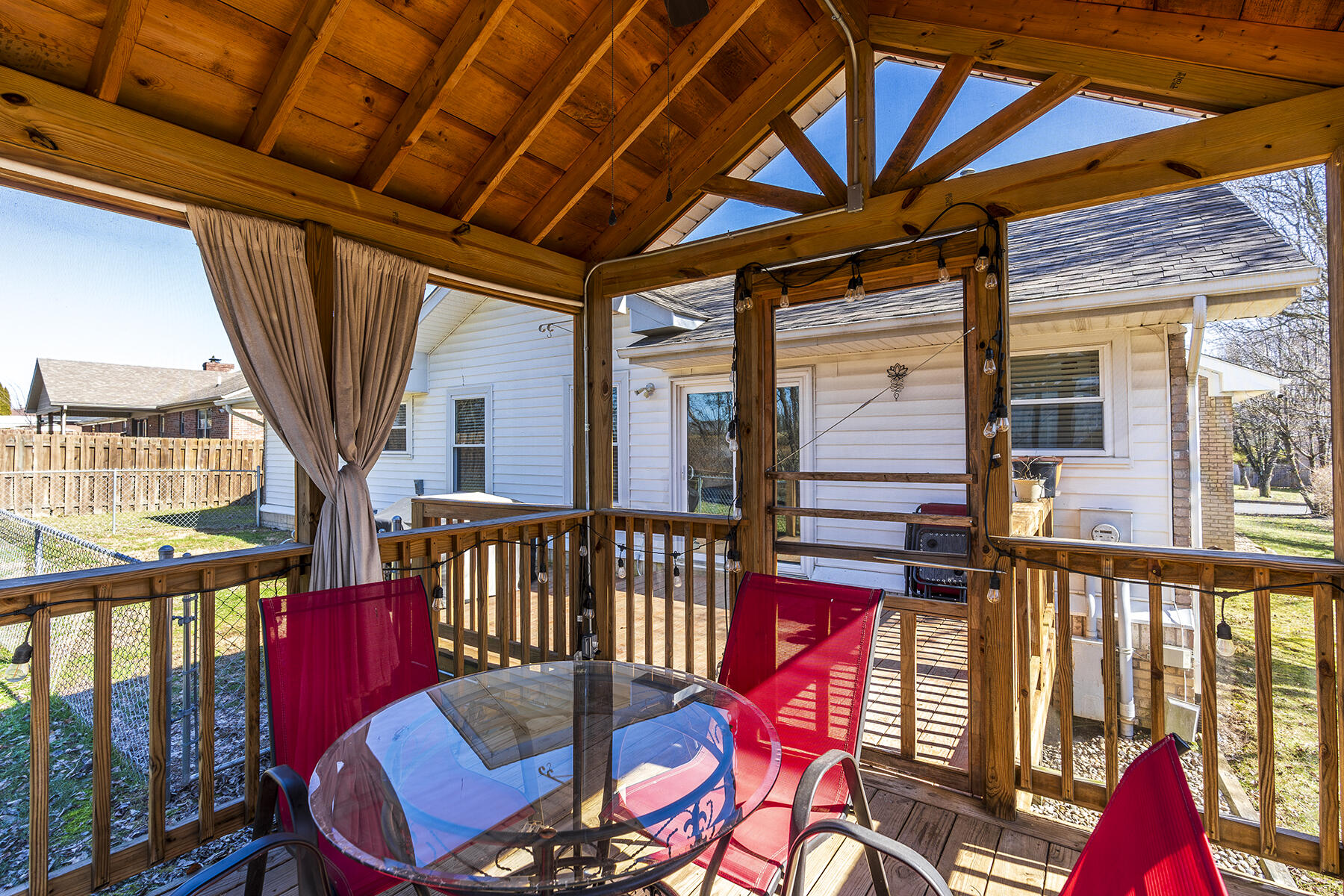 Berea, Kentucky 40403, United States, 3 Bedrooms Bedrooms, ,2 BathroomsBathrooms,Residential,Contingent,3409