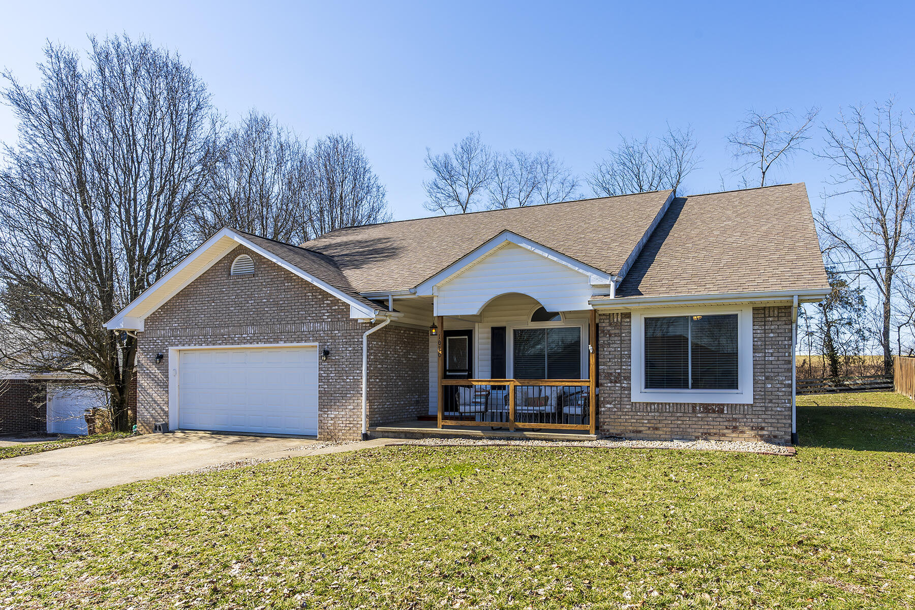 Berea, Kentucky 40403, United States, 3 Bedrooms Bedrooms, ,2 BathroomsBathrooms,Residential,Contingent,3409