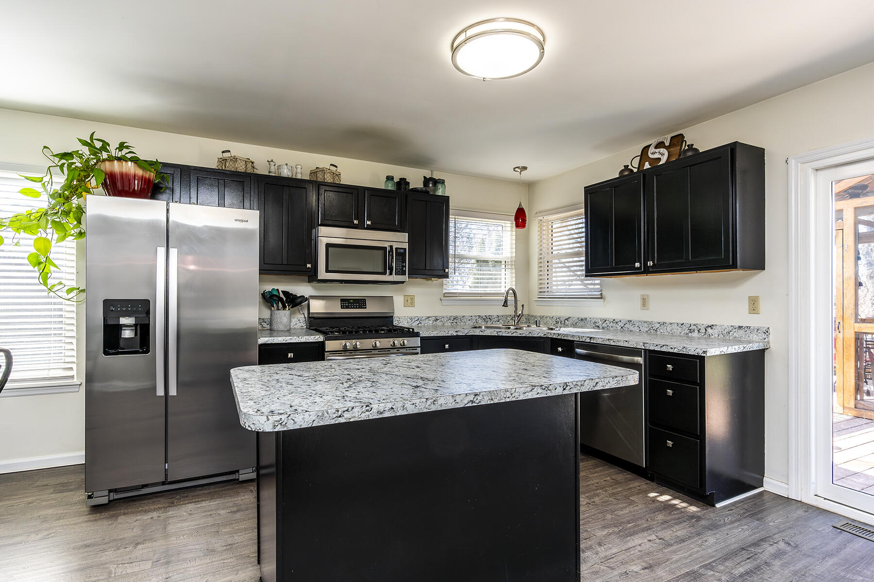 Berea, Kentucky 40403, United States, 3 Bedrooms Bedrooms, ,2 BathroomsBathrooms,Residential,Contingent,3409