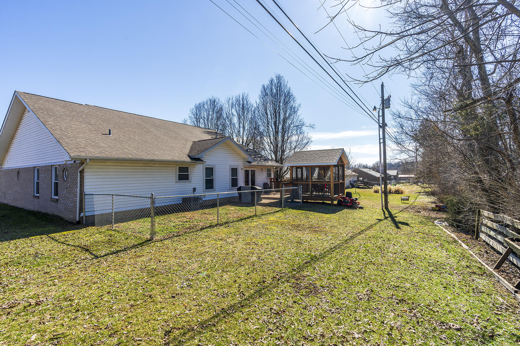 Berea, Kentucky 40403, United States, 3 Bedrooms Bedrooms, ,2 BathroomsBathrooms,Residential,Contingent,3409