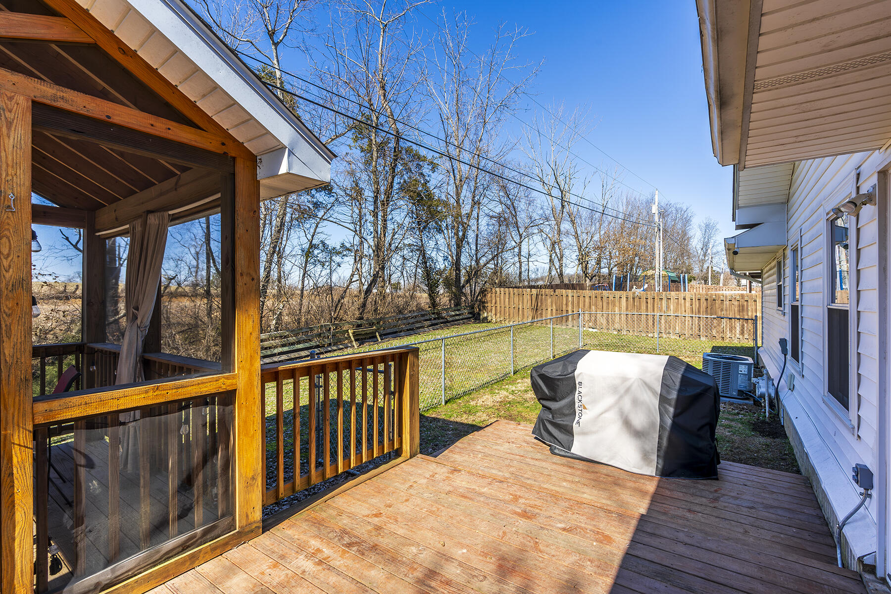 Berea, Kentucky 40403, United States, 3 Bedrooms Bedrooms, ,2 BathroomsBathrooms,Residential,Contingent,3409