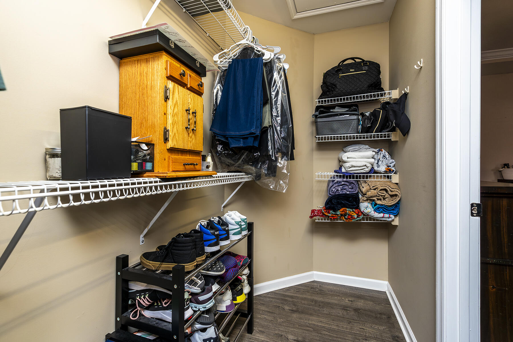 Berea, Kentucky 40403, United States, 3 Bedrooms Bedrooms, ,2 BathroomsBathrooms,Residential,Contingent,3409