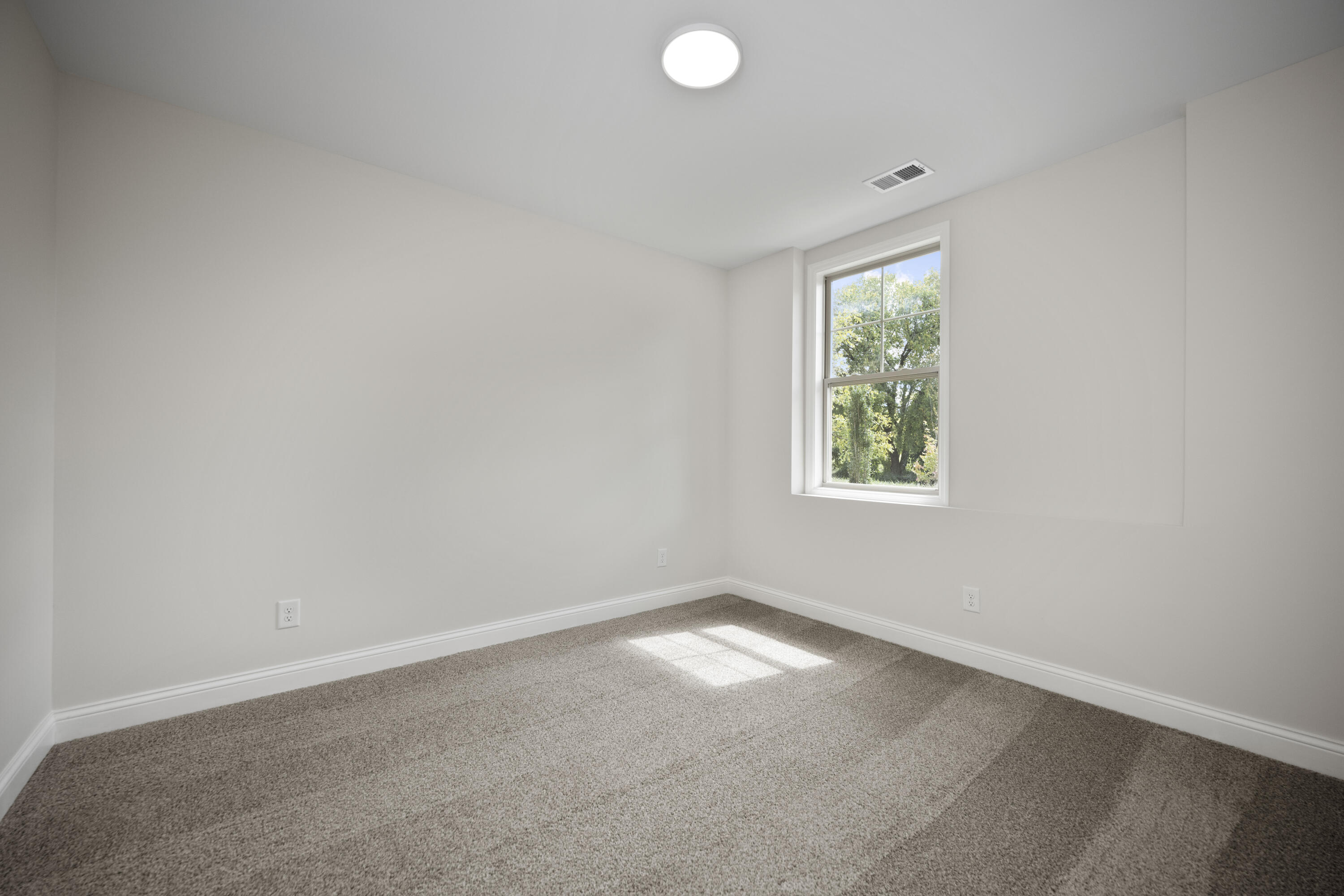 Richmond, Kentucky 40475, United States, 5 Bedrooms Bedrooms, ,3 BathroomsBathrooms,Residential,Active,124038