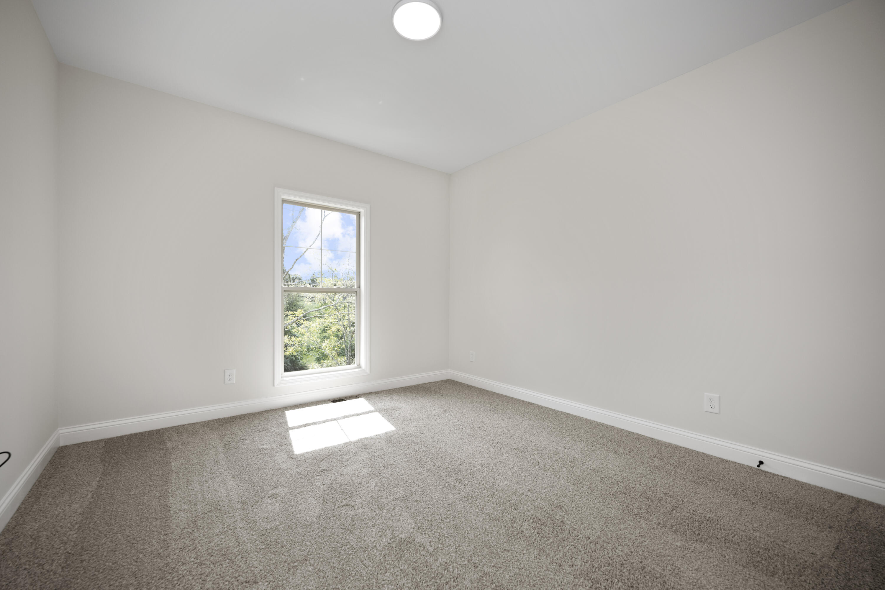 Richmond, Kentucky 40475, United States, 5 Bedrooms Bedrooms, ,3 BathroomsBathrooms,Residential,Active,124038