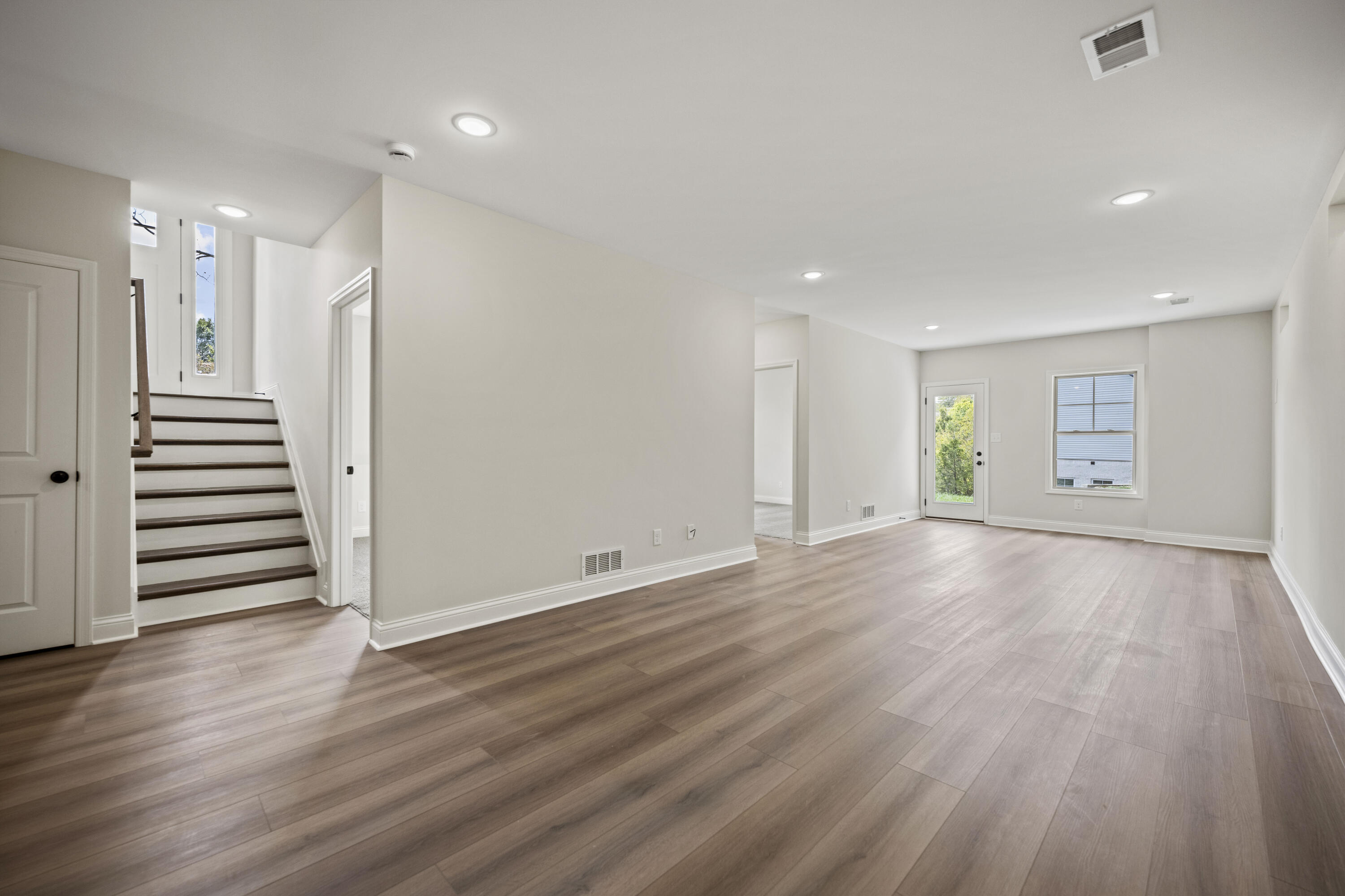 Richmond, Kentucky 40475, United States, 5 Bedrooms Bedrooms, ,3 BathroomsBathrooms,Residential,Active,124038