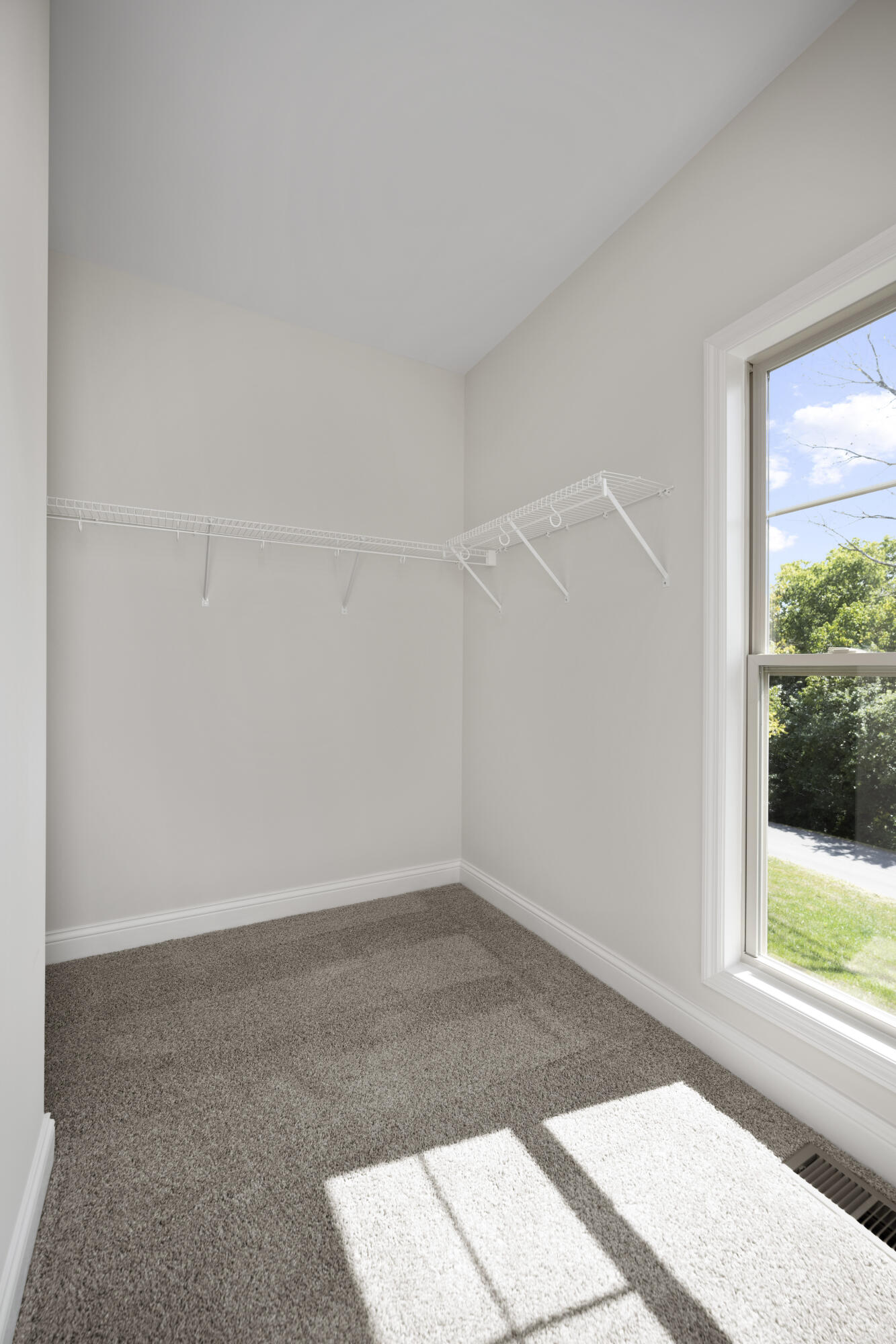 Richmond, Kentucky 40475, United States, 5 Bedrooms Bedrooms, ,3 BathroomsBathrooms,Residential,Active,124038