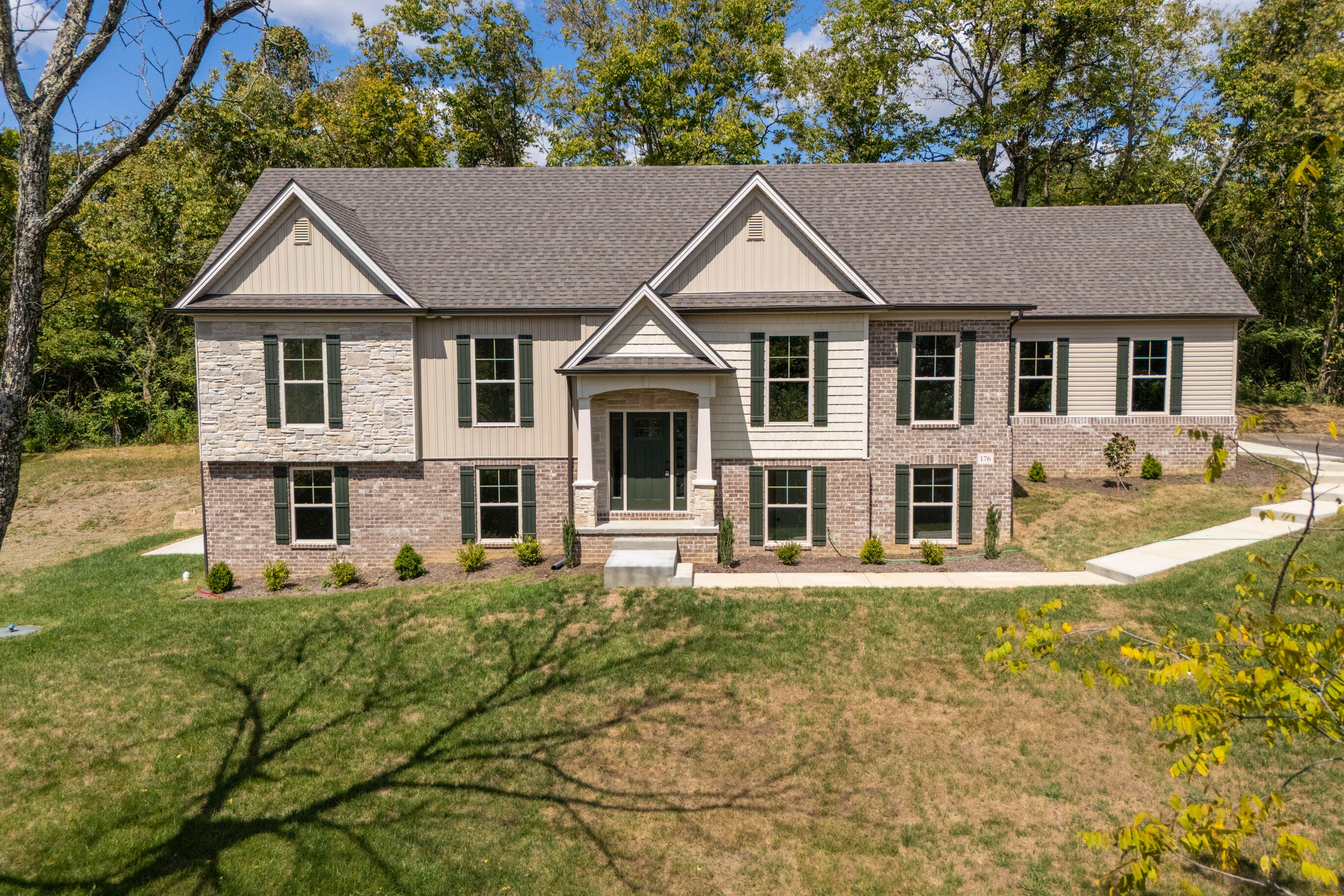 Richmond, Kentucky 40475, United States, 5 Bedrooms Bedrooms, ,3 BathroomsBathrooms,Residential,Active,124038