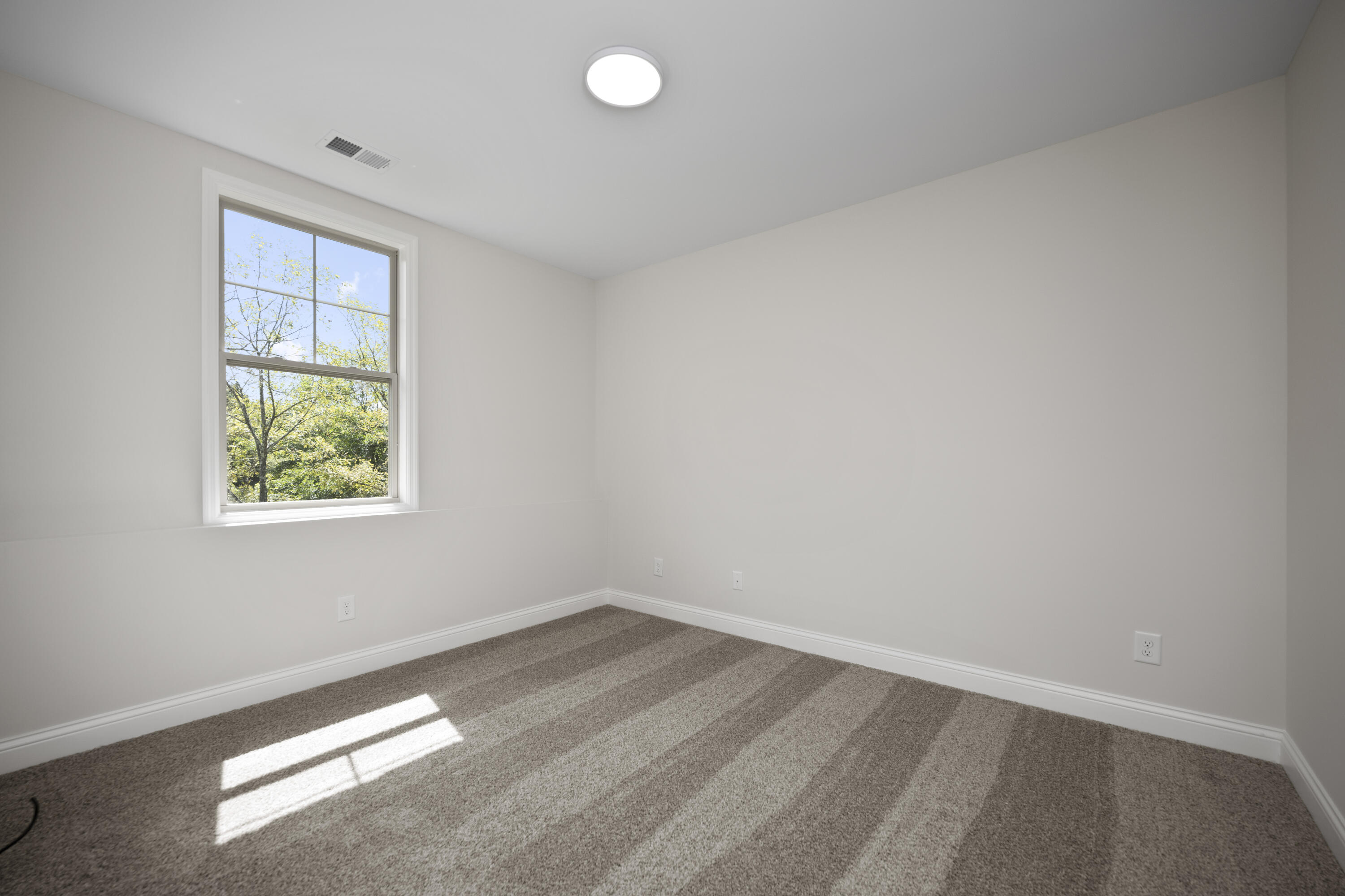 Richmond, Kentucky 40475, United States, 5 Bedrooms Bedrooms, ,3 BathroomsBathrooms,Residential,Active,124038