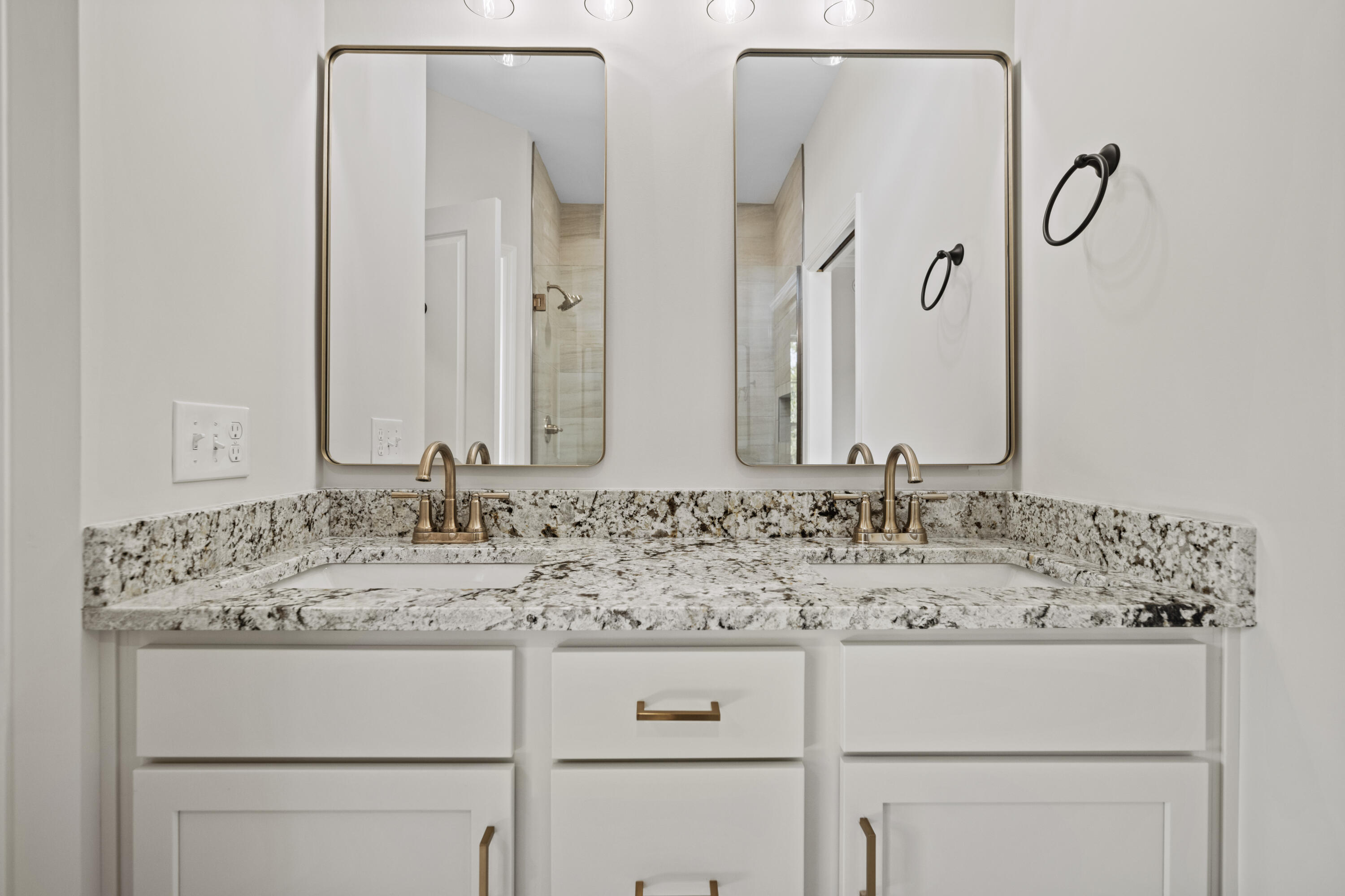 Richmond, Kentucky 40475, United States, 5 Bedrooms Bedrooms, ,3 BathroomsBathrooms,Residential,Active,124038