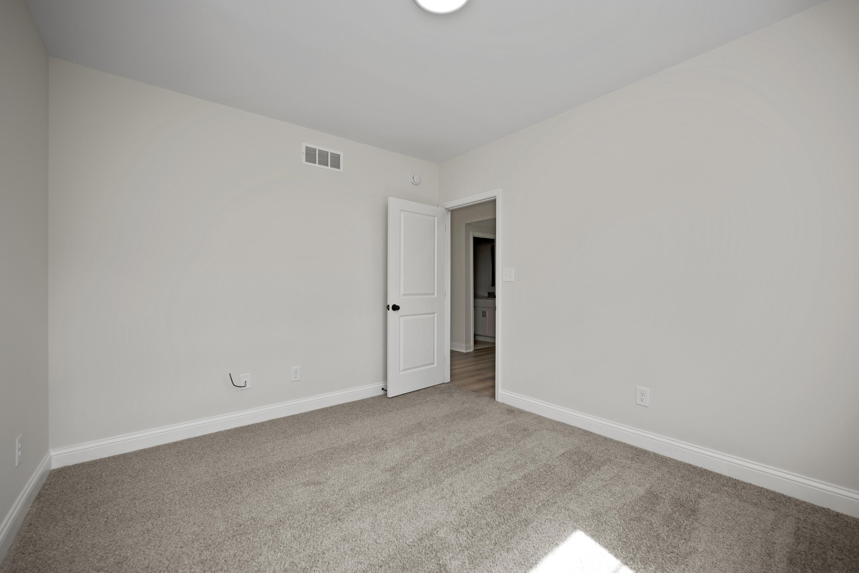 Richmond, Kentucky 40475, United States, 5 Bedrooms Bedrooms, ,3 BathroomsBathrooms,Residential,Active,124038