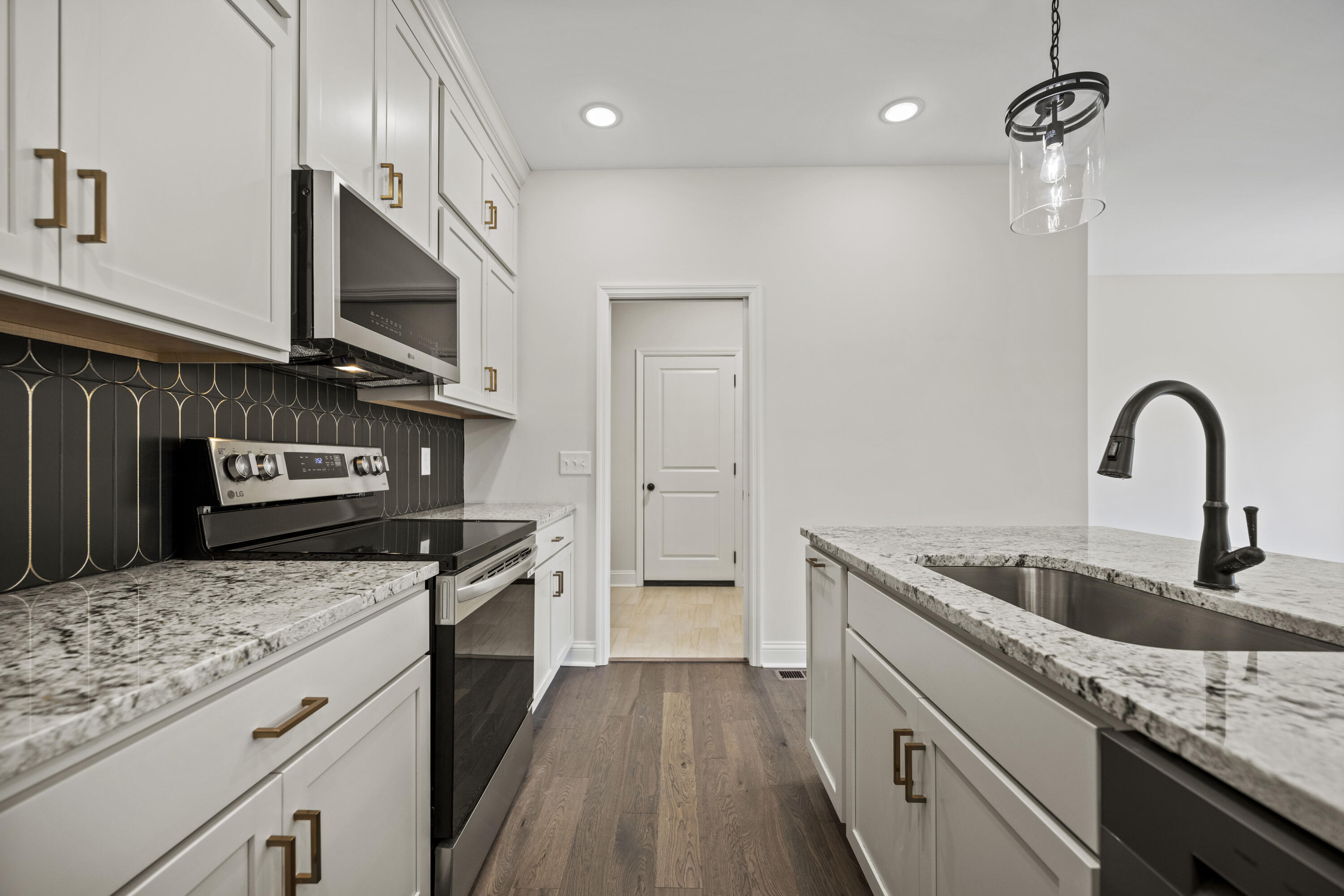 Richmond, Kentucky 40475, United States, 5 Bedrooms Bedrooms, ,3 BathroomsBathrooms,Residential,Active,124038