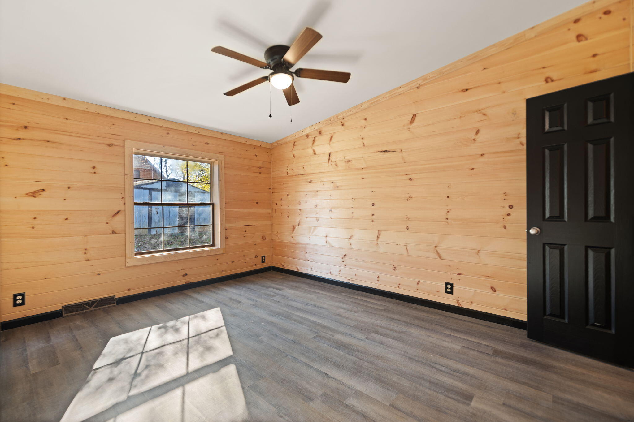 Stanton, Kentucky 40380, United States, 3 Bedrooms Bedrooms, ,2 BathroomsBathrooms,Residential,Active,128421