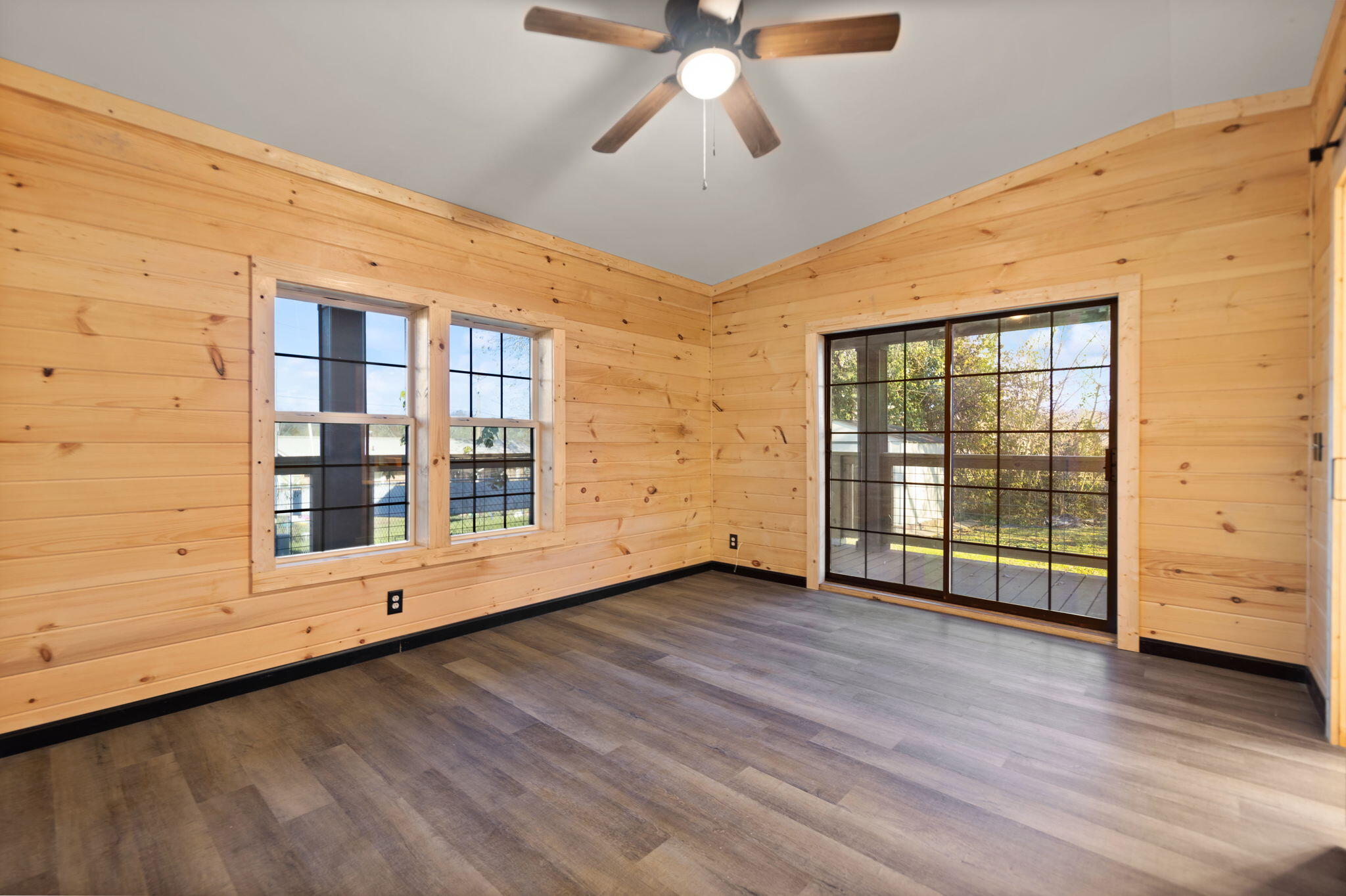 Stanton, Kentucky 40380, United States, 3 Bedrooms Bedrooms, ,2 BathroomsBathrooms,Residential,Active,128421