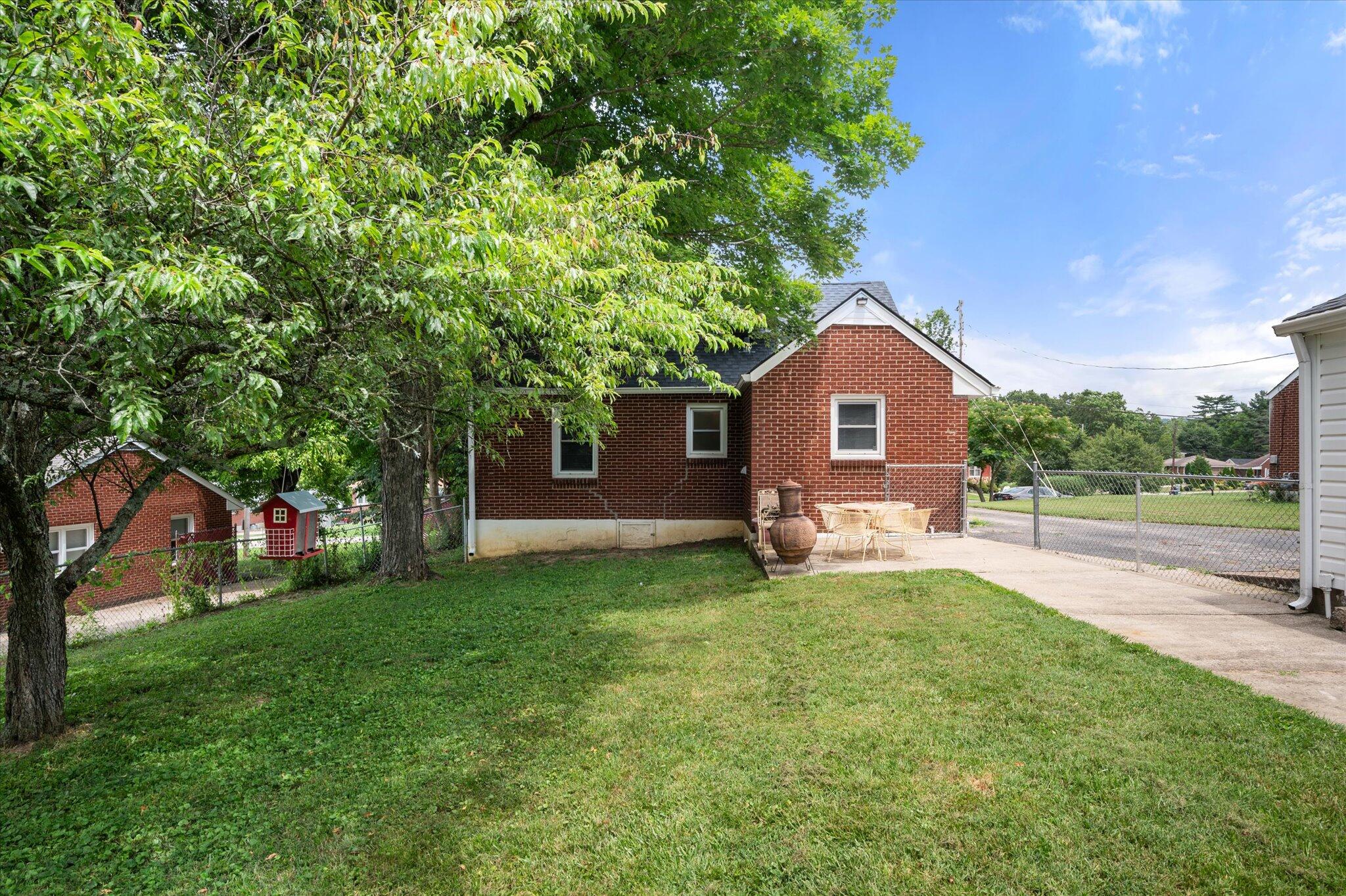 Fairdale, Kentucky 40118, United States, 3 Bedrooms Bedrooms, ,1 BathroomBathrooms,Residential,Active,169608