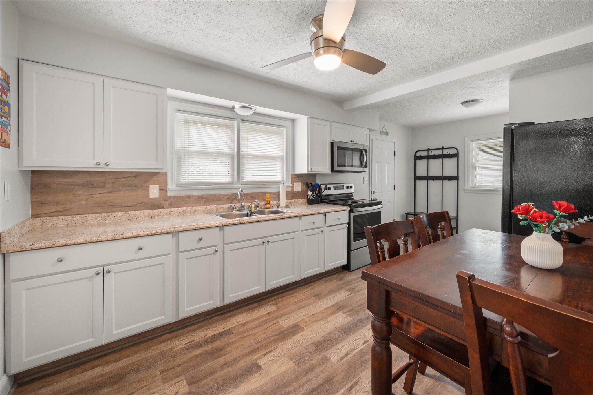 Fairdale, Kentucky 40118, United States, 3 Bedrooms Bedrooms, ,1 BathroomBathrooms,Residential,Active,169608