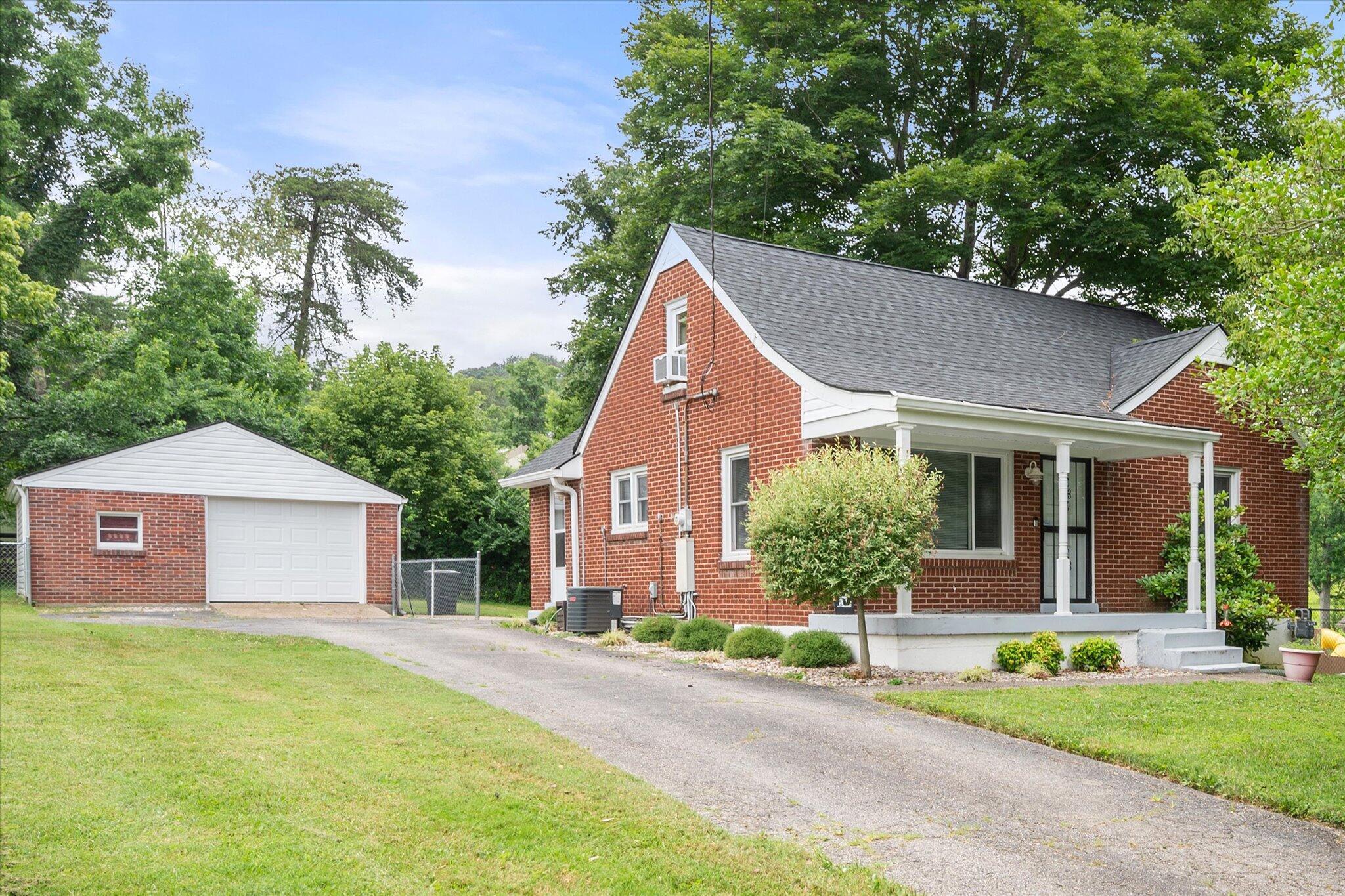 Fairdale, Kentucky 40118, United States, 3 Bedrooms Bedrooms, ,1 BathroomBathrooms,Residential,Active,169608