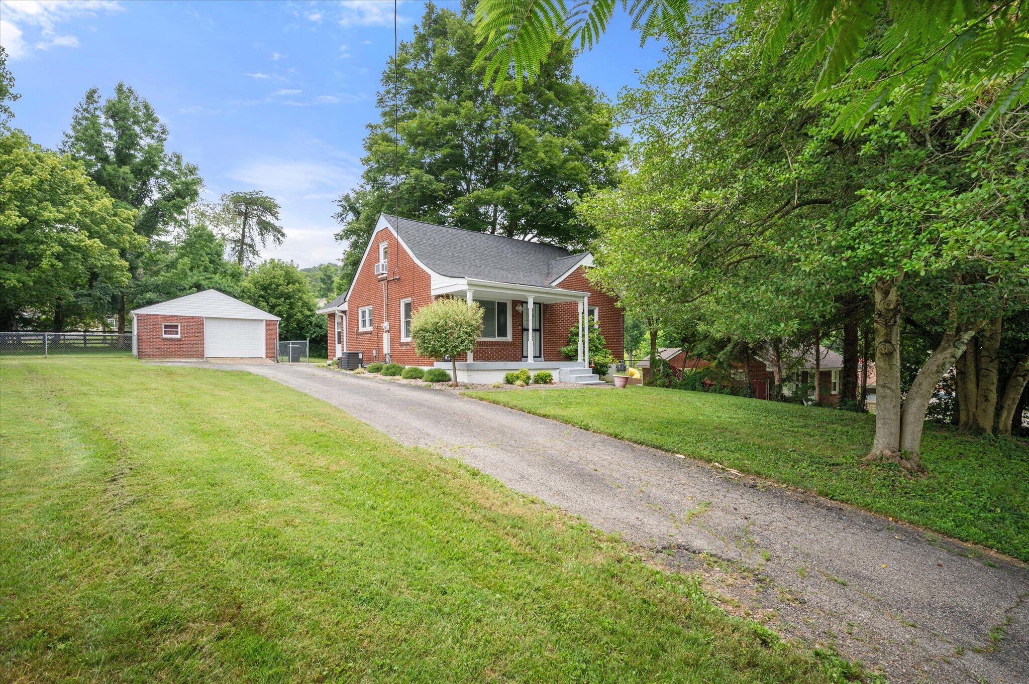 Fairdale, Kentucky 40118, United States, 3 Bedrooms Bedrooms, ,1 BathroomBathrooms,Residential,Active,169608