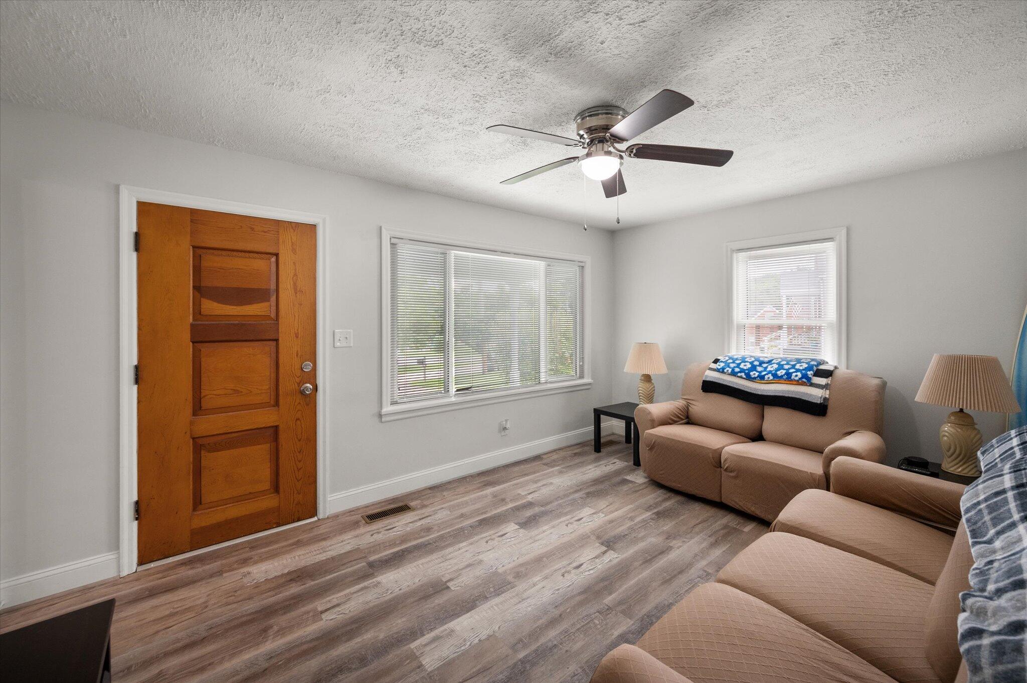 Fairdale, Kentucky 40118, United States, 3 Bedrooms Bedrooms, ,1 BathroomBathrooms,Residential,Active,169608