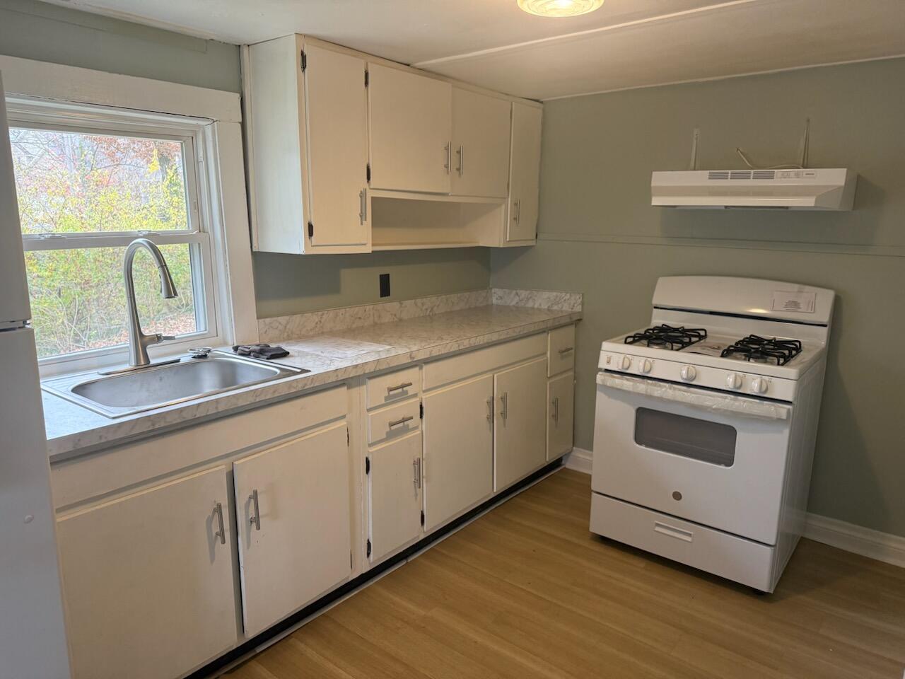 Berea, Kentucky 40403, United States, 4 Bedrooms Bedrooms, ,2 BathroomsBathrooms,Residential,Active,214712