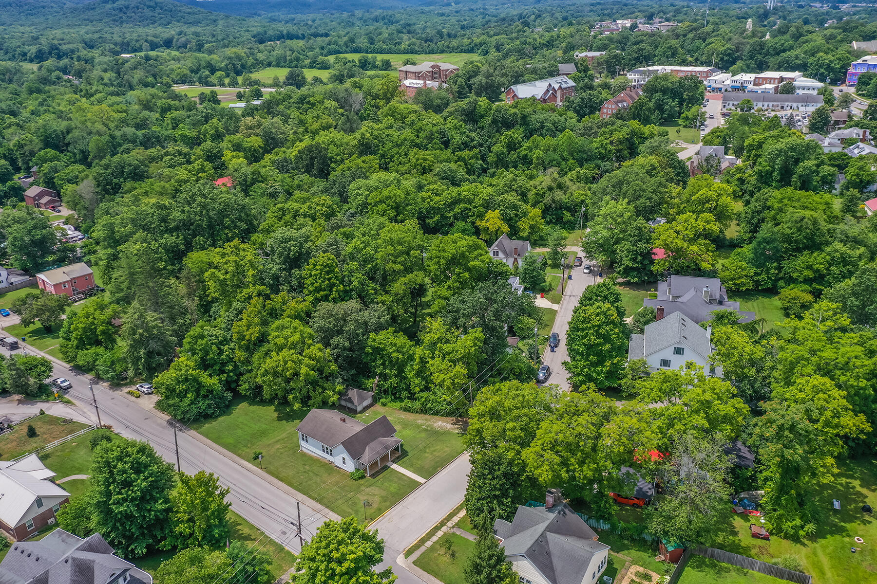 Berea, Kentucky 40403, United States, 4 Bedrooms Bedrooms, ,2 BathroomsBathrooms,Residential,Active,214712