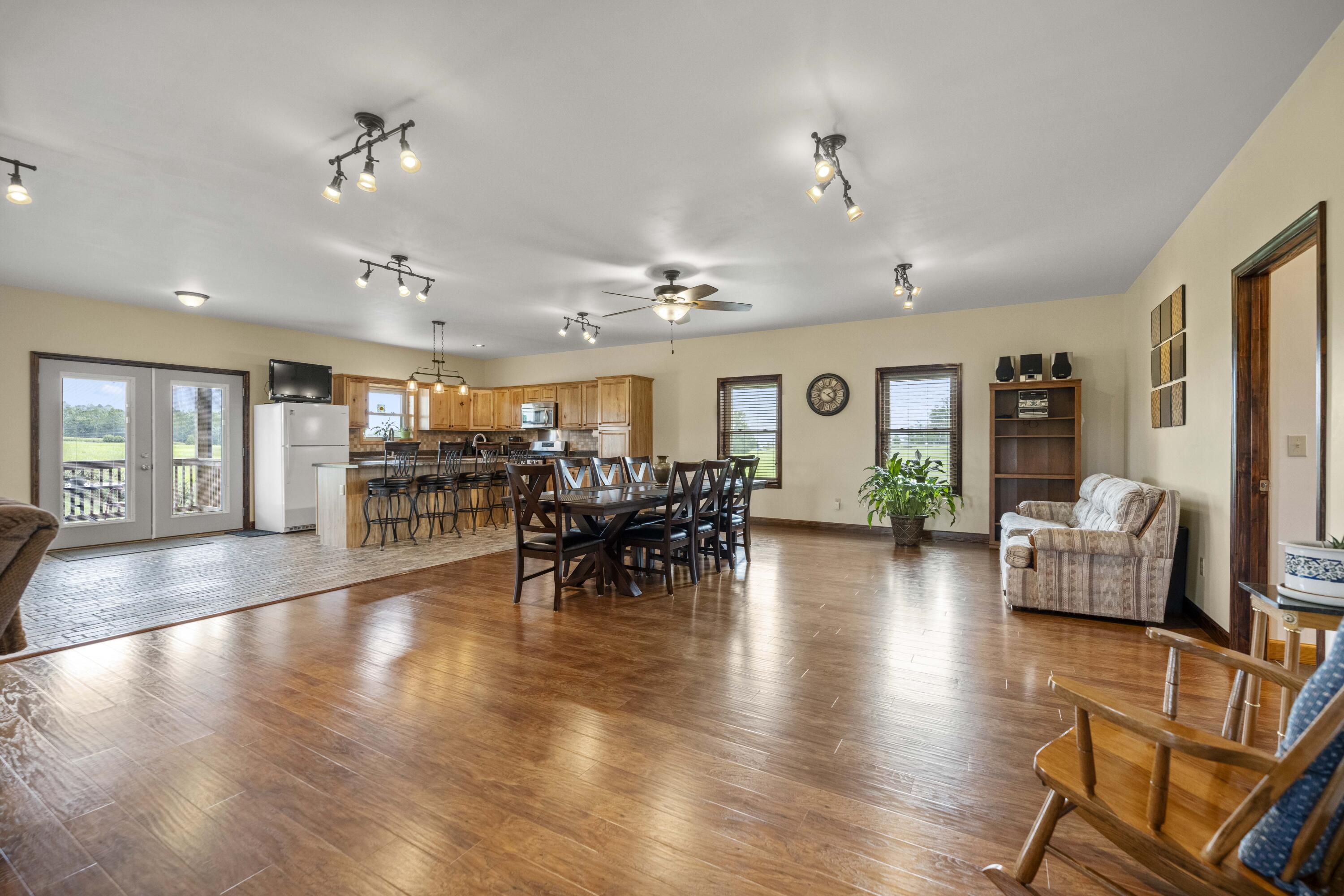 Brodhead, Kentucky 40409, United States, 4 Bedrooms Bedrooms, ,4 BathroomsBathrooms,Residential,Active,196721