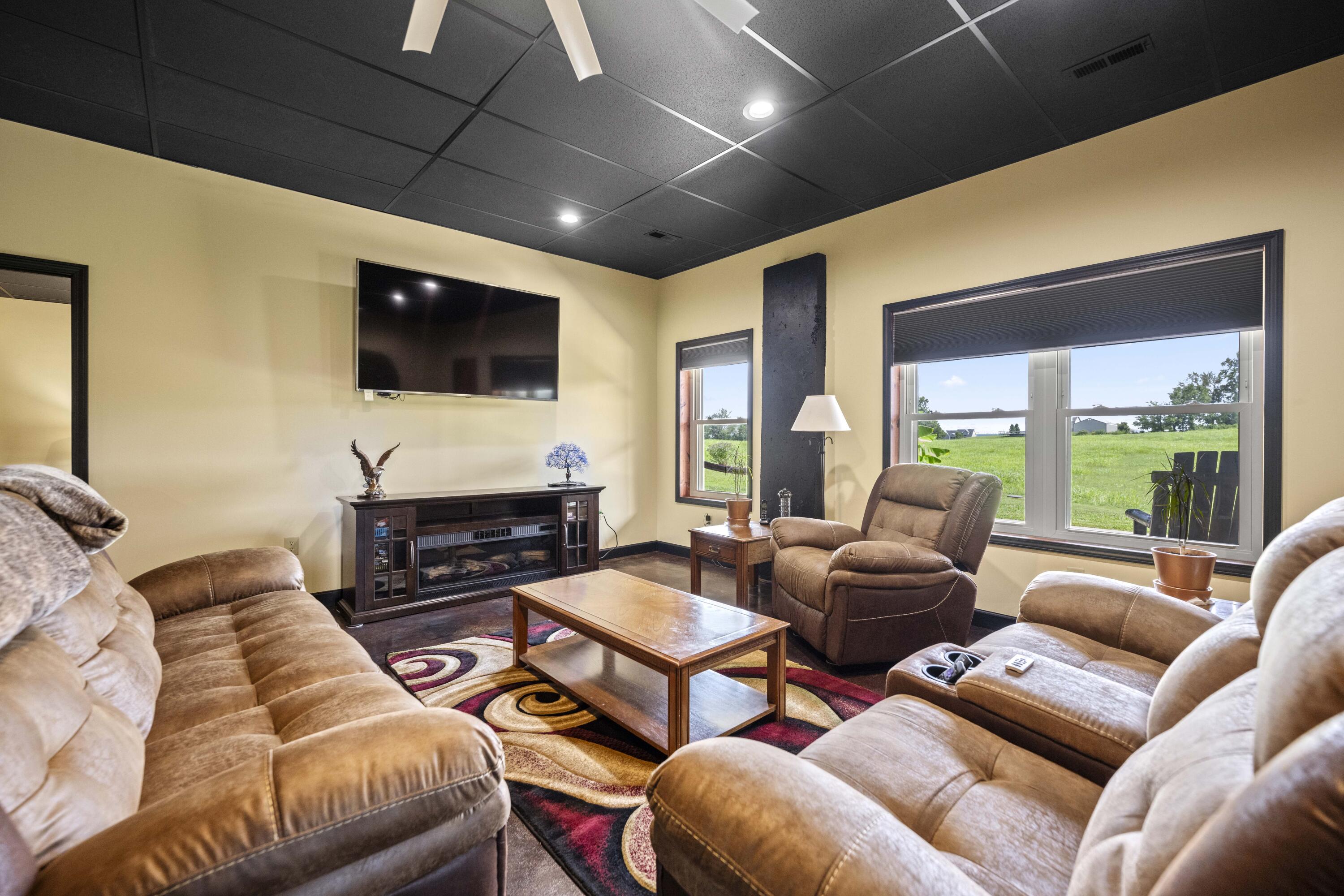 Brodhead, Kentucky 40409, United States, 4 Bedrooms Bedrooms, ,4 BathroomsBathrooms,Residential,Active,196721