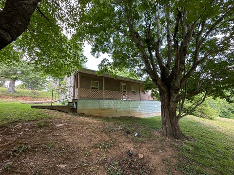 Property photo of 680 Round Mountain Road, Irvine, KY 40336