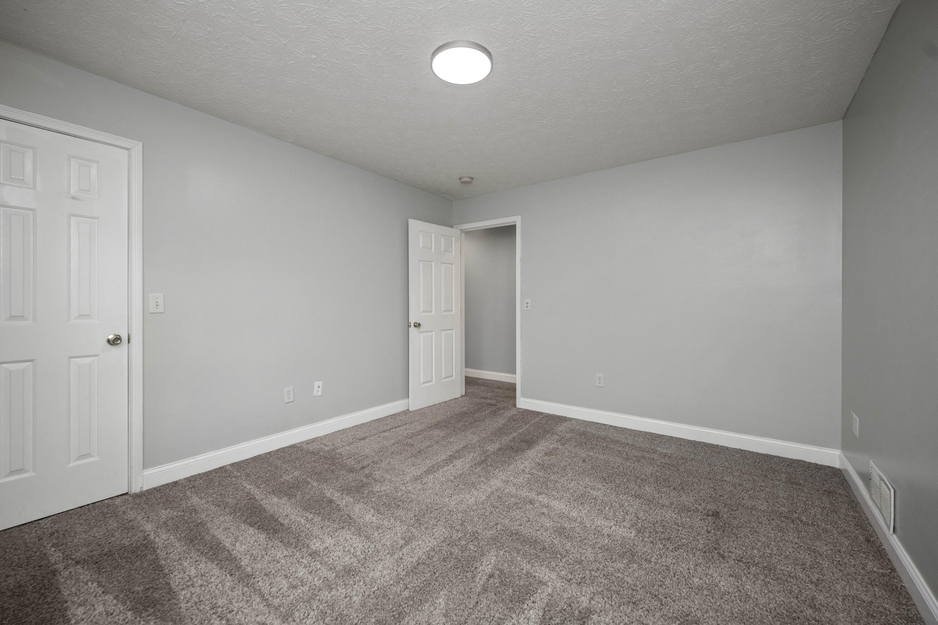 Richmond, Kentucky 40475, United States, 3 Bedrooms Bedrooms, ,2 BathroomsBathrooms,Residential,Active,99596