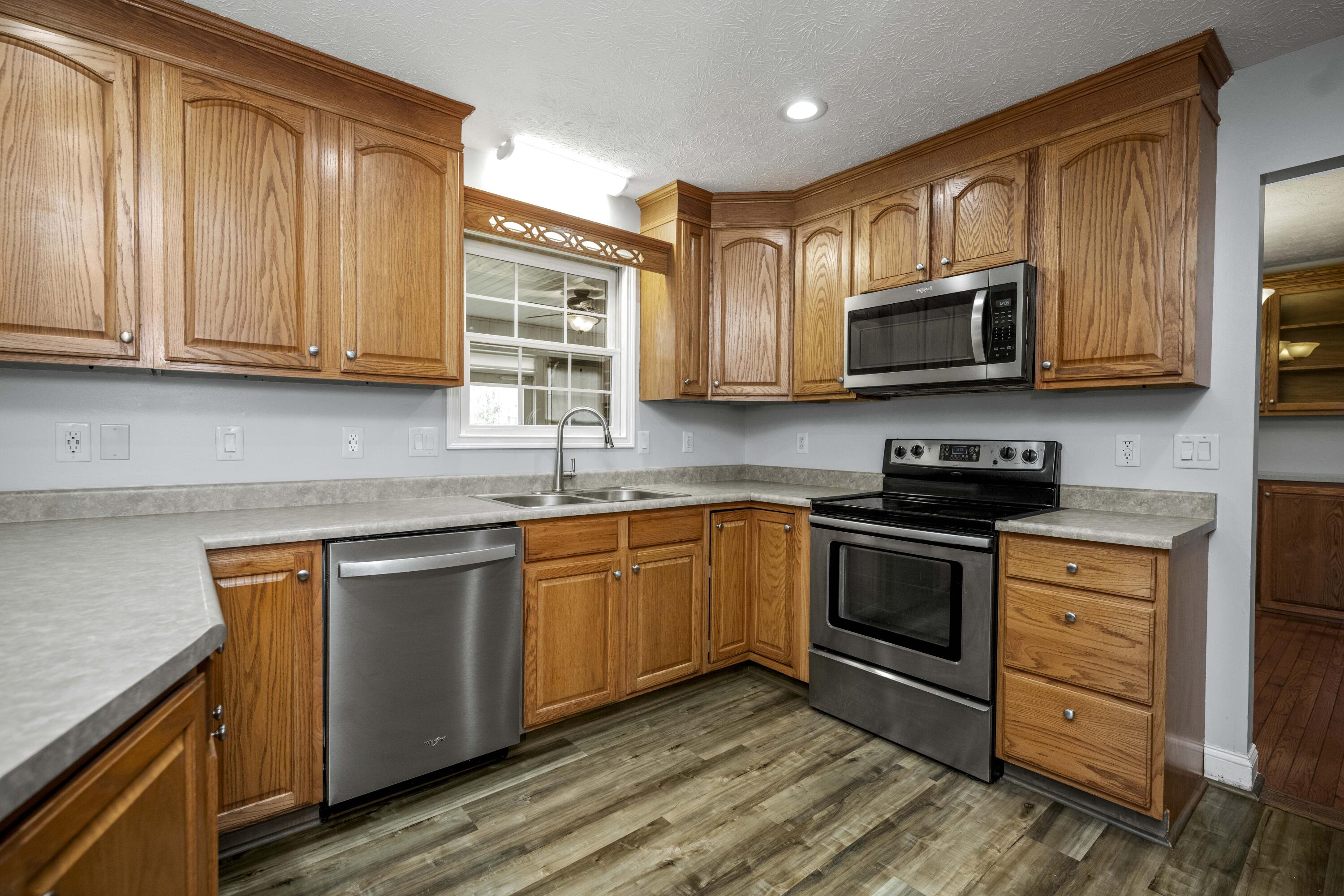 Richmond, Kentucky 40475, United States, 3 Bedrooms Bedrooms, ,2 BathroomsBathrooms,Residential,Active,99596