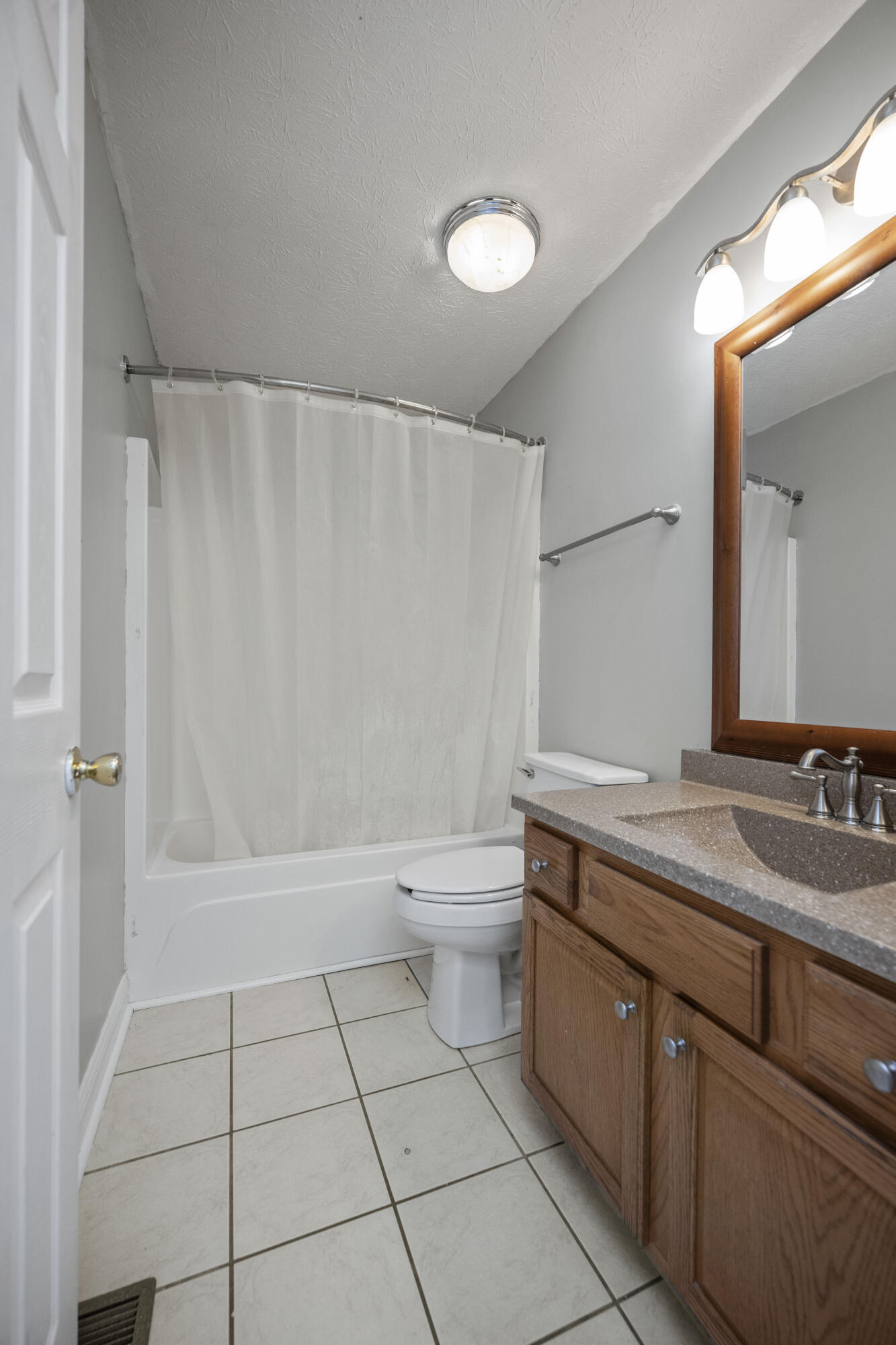 Richmond, Kentucky 40475, United States, 3 Bedrooms Bedrooms, ,2 BathroomsBathrooms,Residential,Active,99596