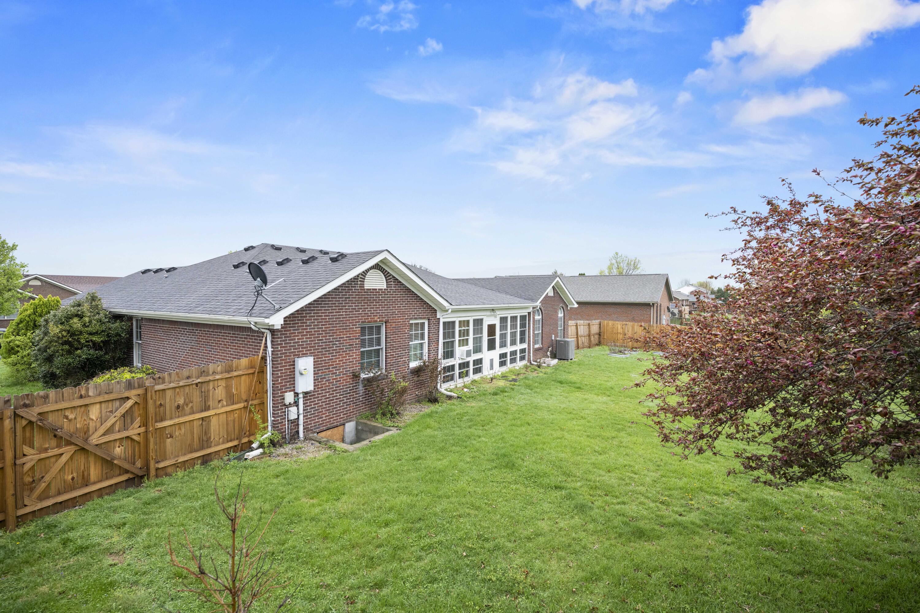 Richmond, Kentucky 40475, United States, 3 Bedrooms Bedrooms, ,2 BathroomsBathrooms,Residential,Active,99596