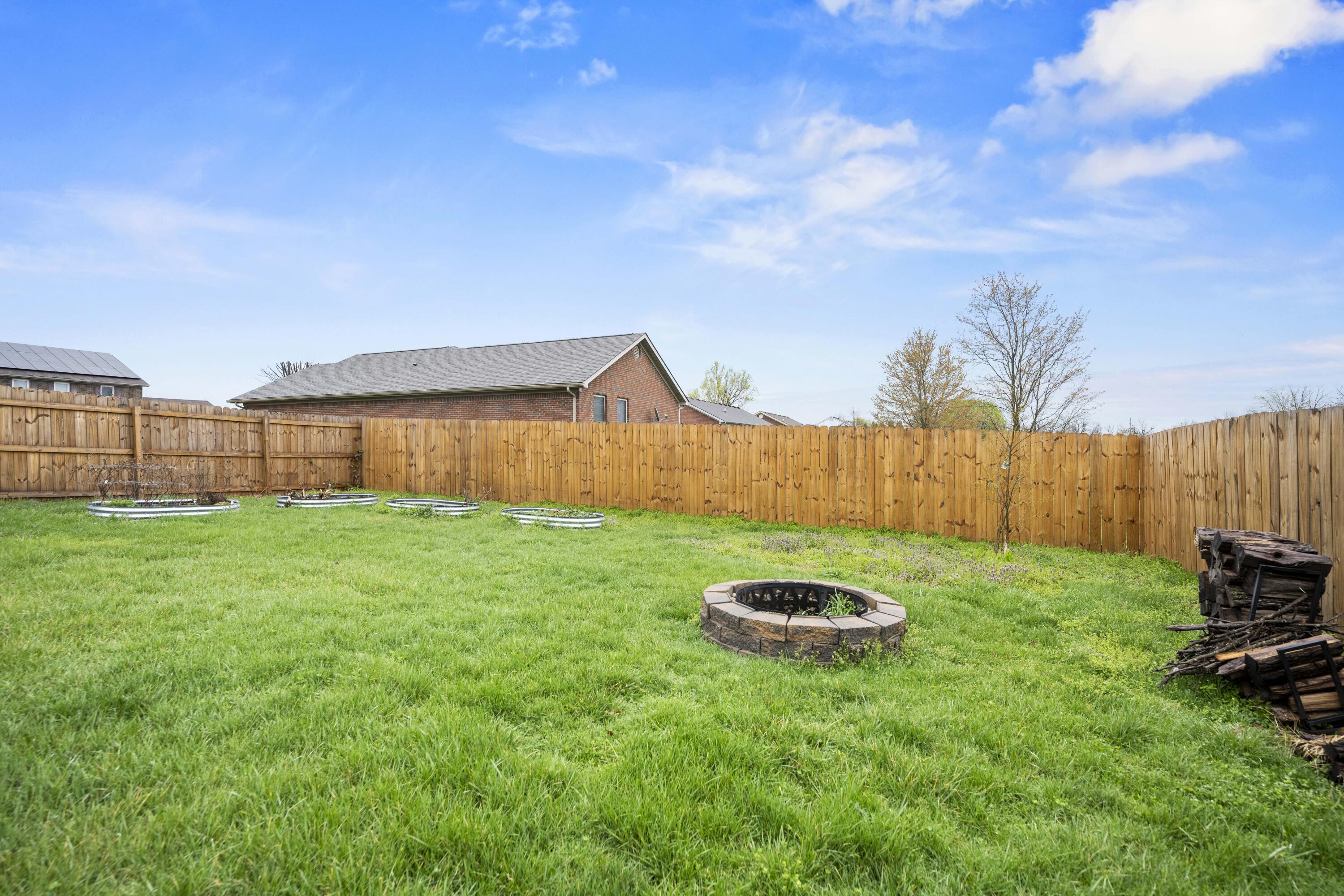 Richmond, Kentucky 40475, United States, 3 Bedrooms Bedrooms, ,2 BathroomsBathrooms,Residential,Active,99596