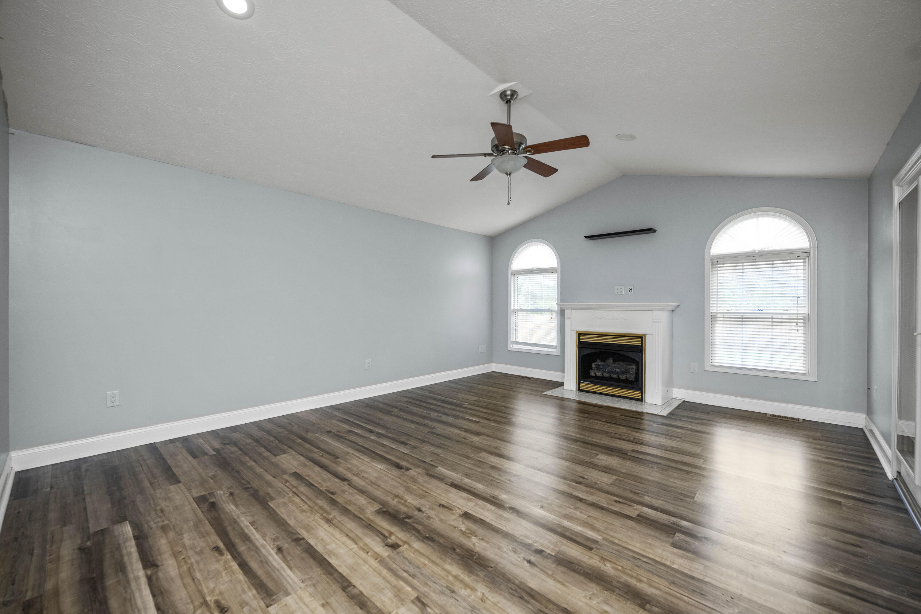 Richmond, Kentucky 40475, United States, 3 Bedrooms Bedrooms, ,2 BathroomsBathrooms,Residential,Active,99596