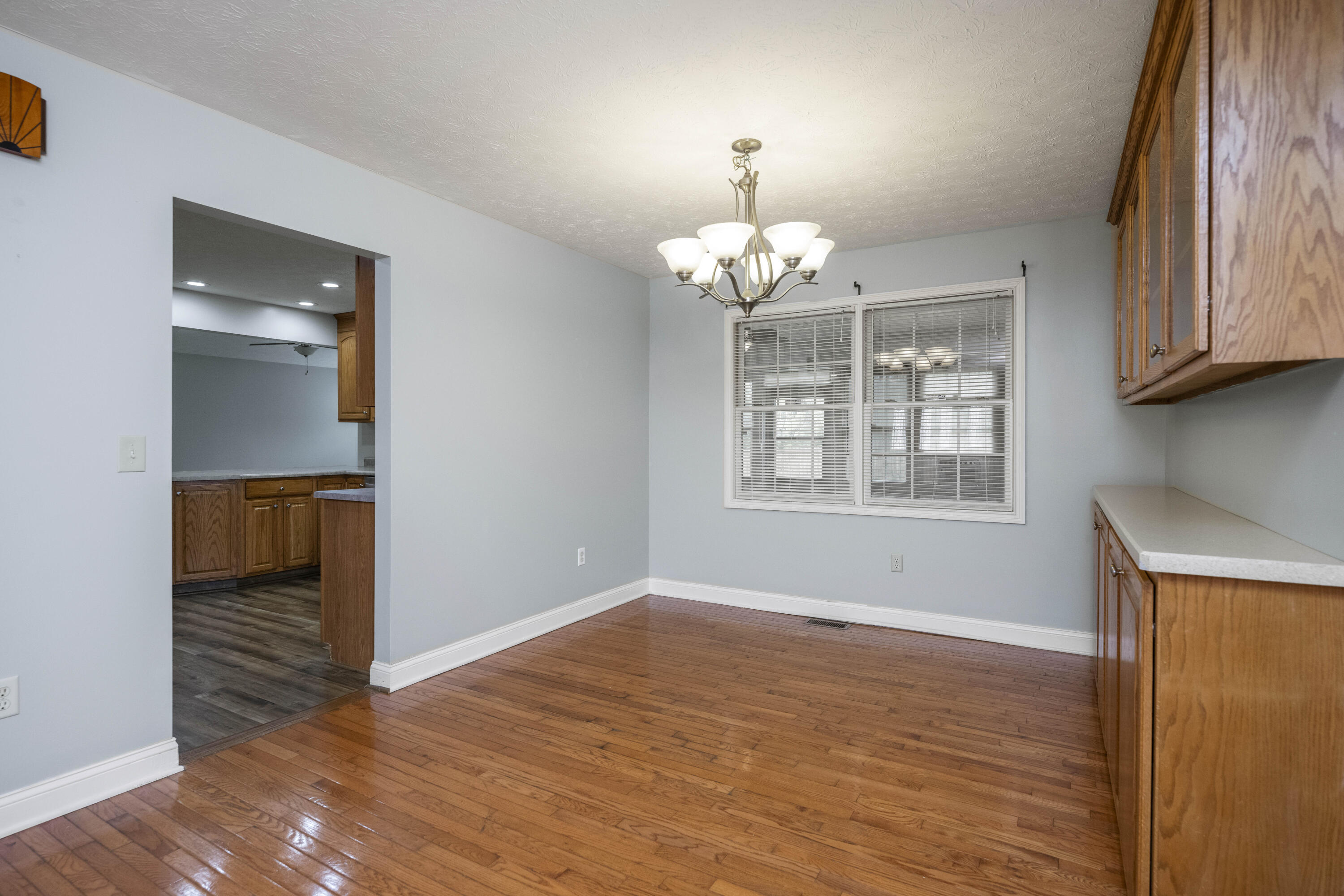 Richmond, Kentucky 40475, United States, 3 Bedrooms Bedrooms, ,2 BathroomsBathrooms,Residential,Active,99596